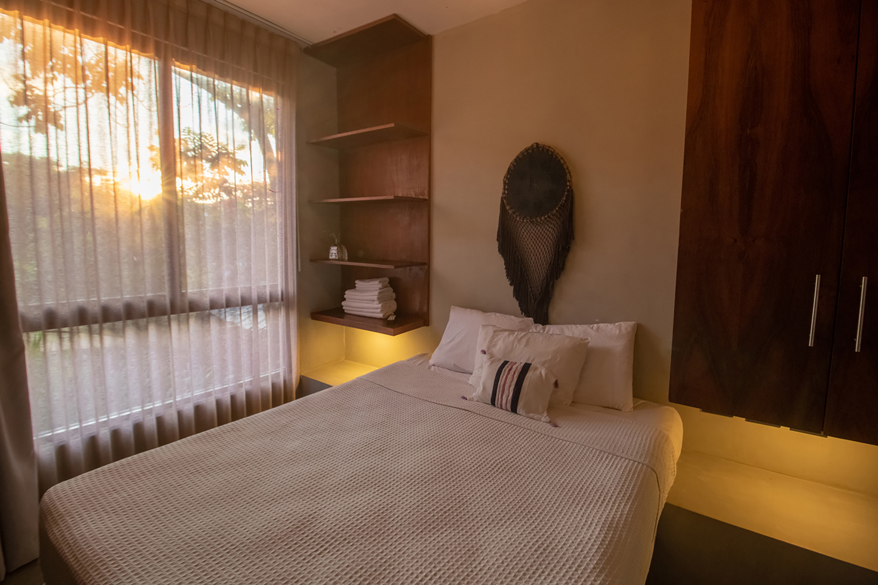 Double City View Queen Bed