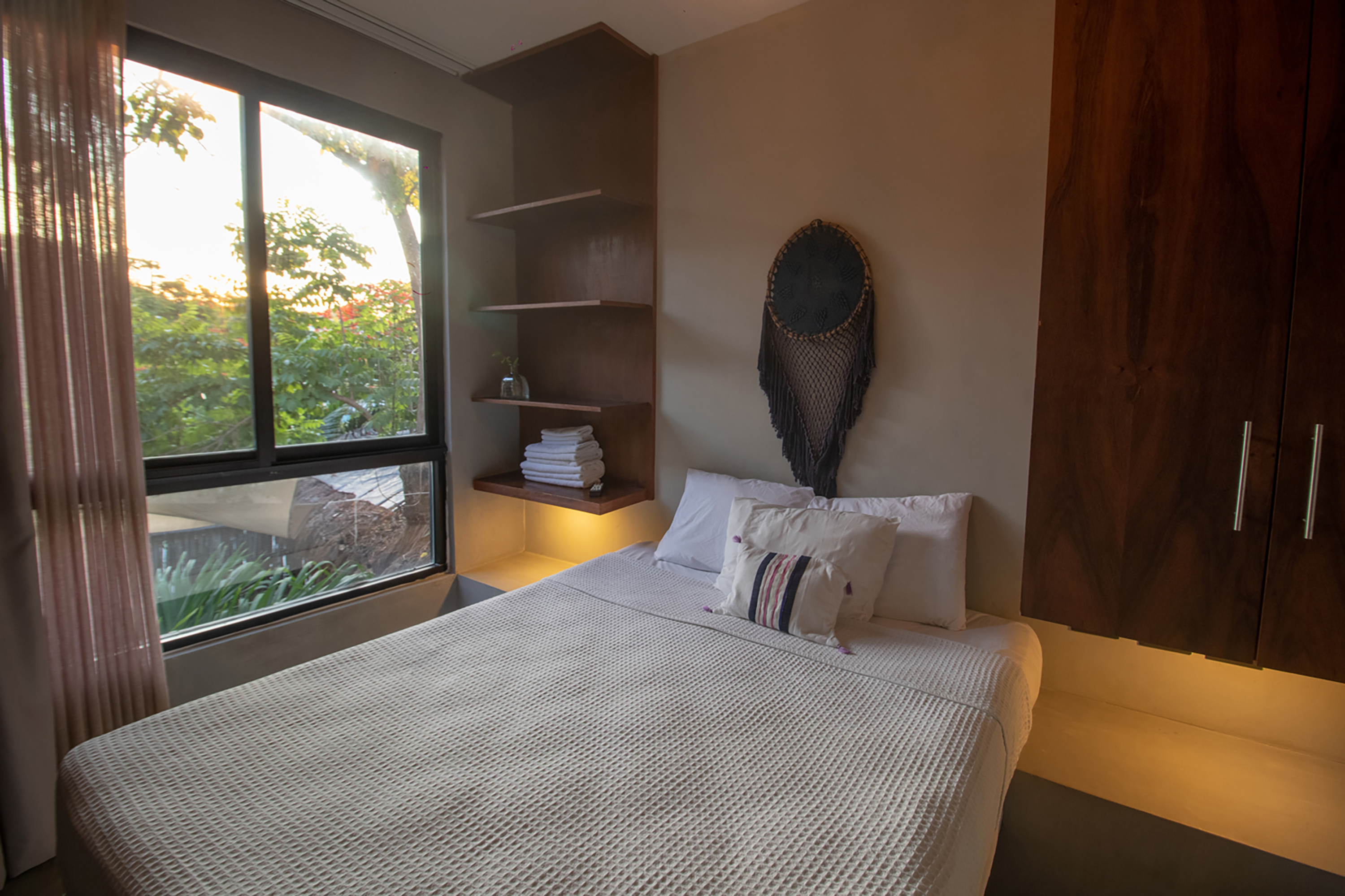 Double City View Queen Bed