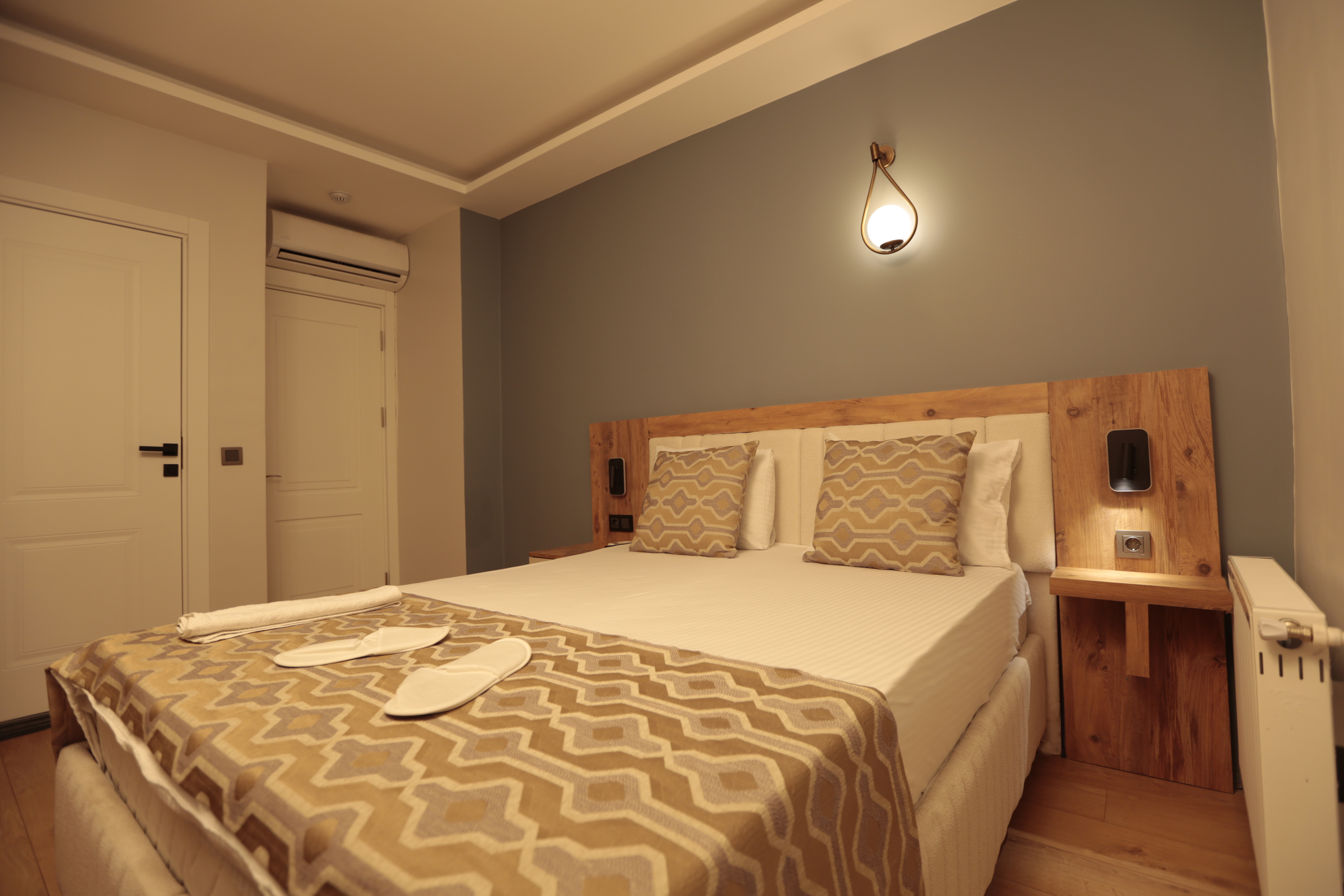 Double Accessible King Size Bed