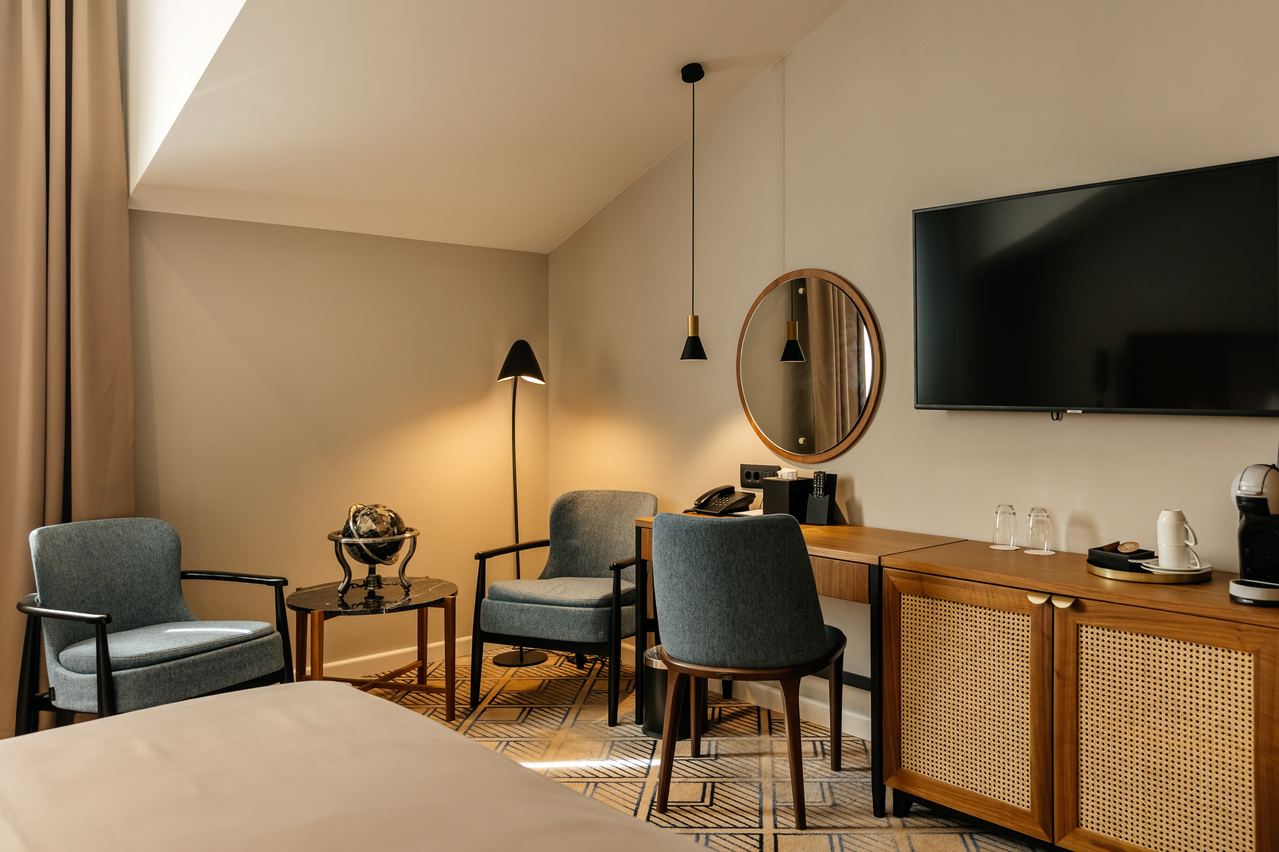 Double or Twin Deluxe Side Sea View