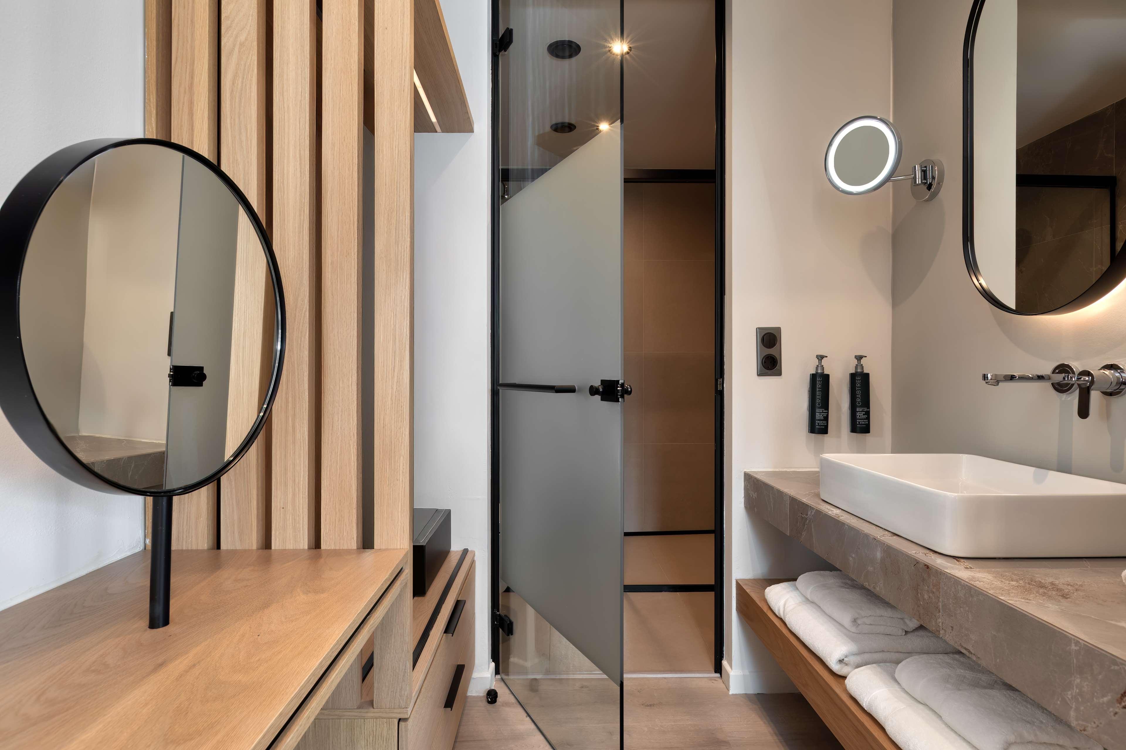 Junior Suite King Size Bed