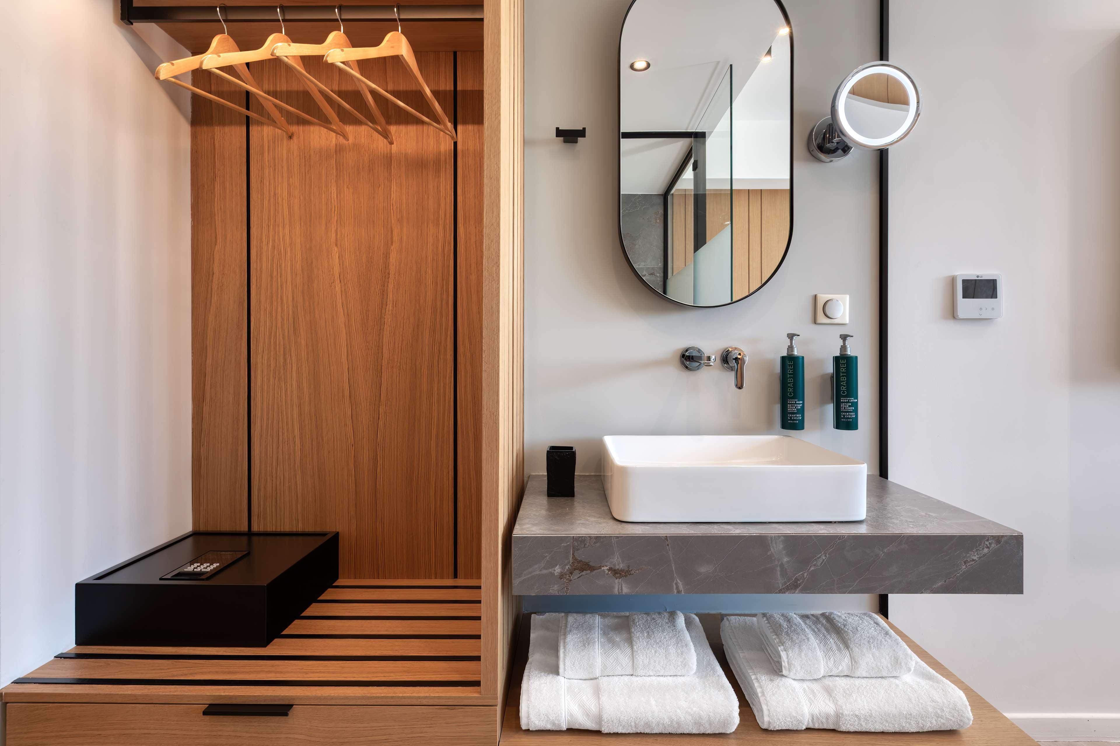 Double Queen Size Bed