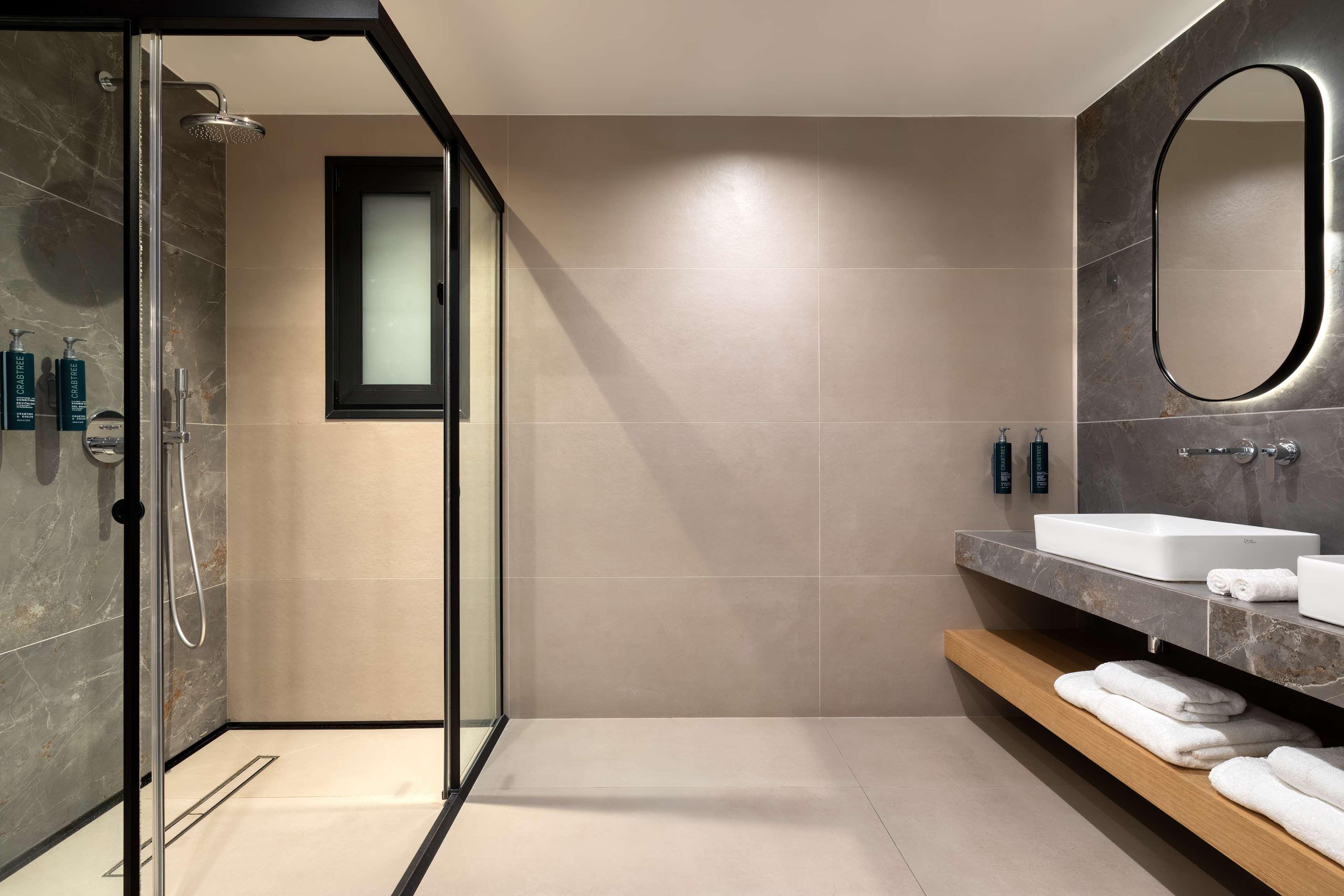 Double Deluxe King Bed