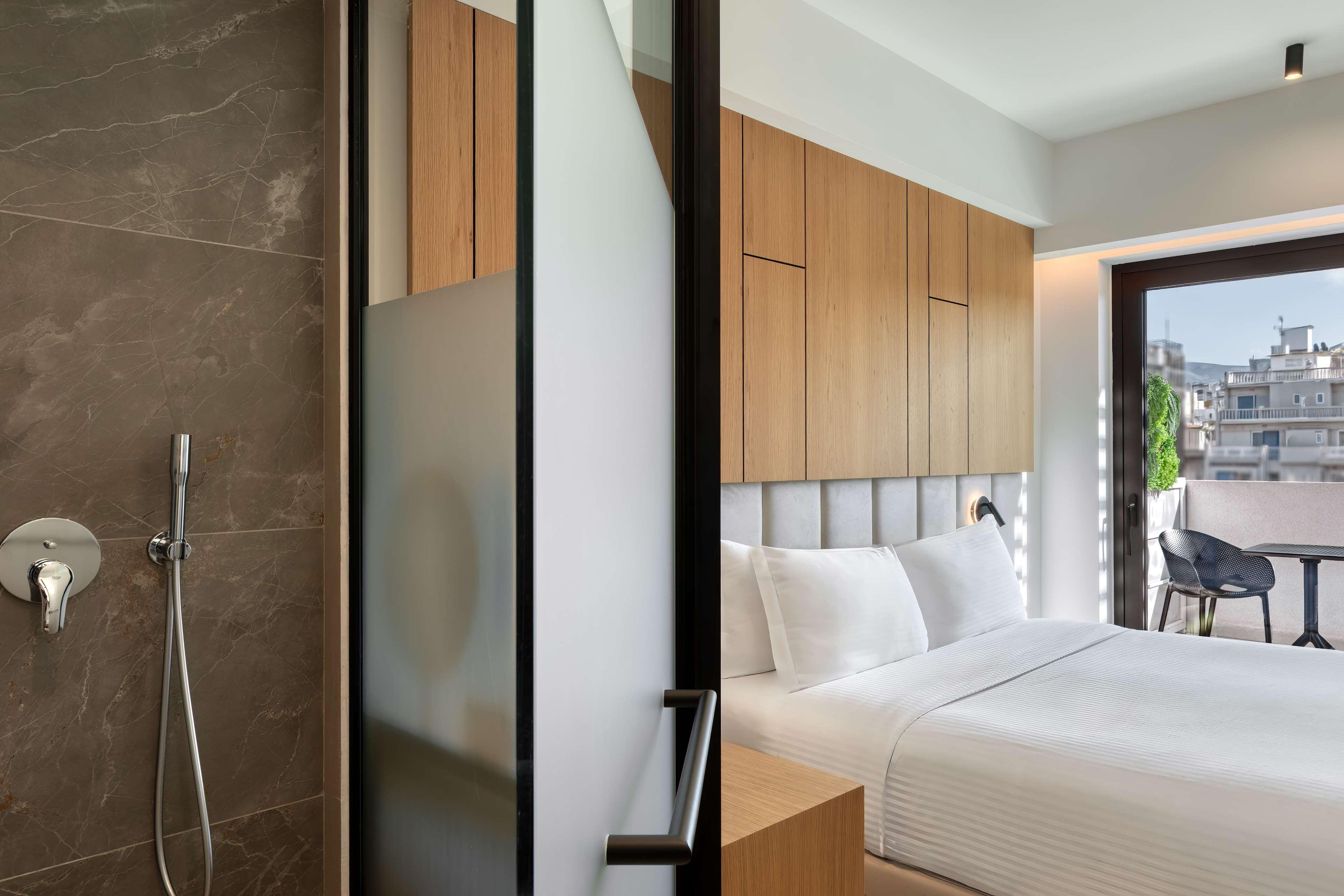 Double Deluxe Queen Bed