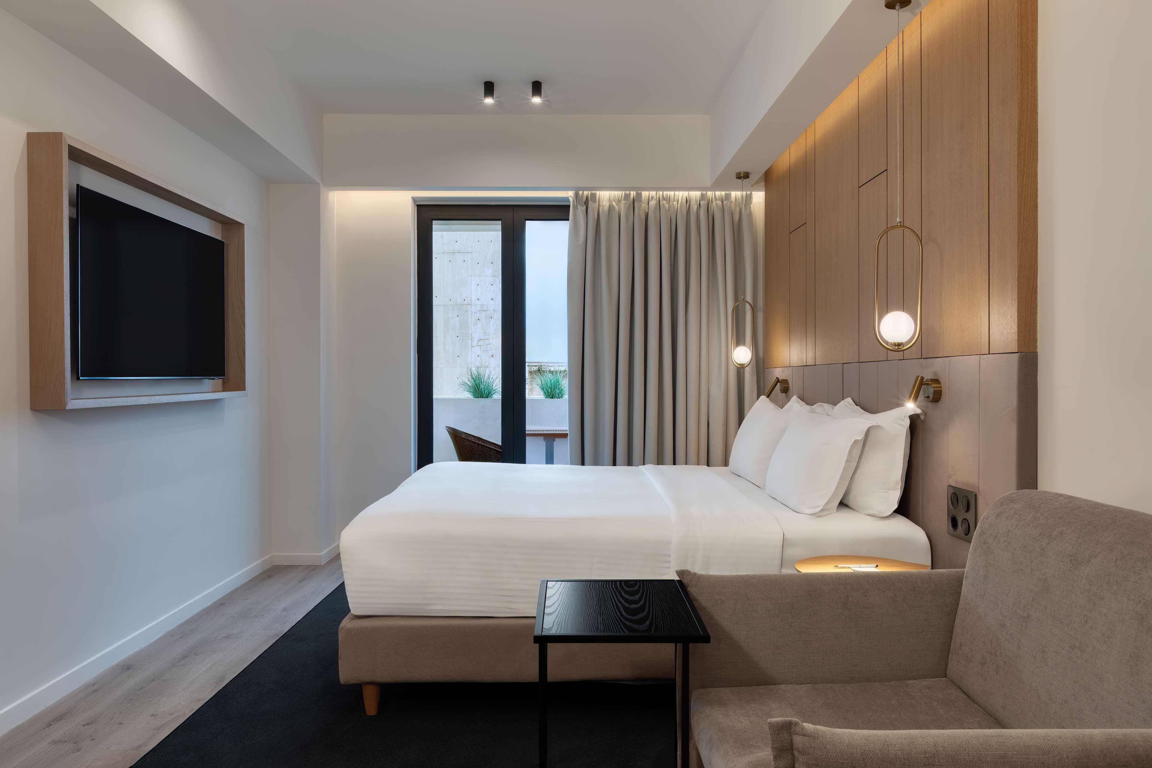 Double Deluxe King Bed