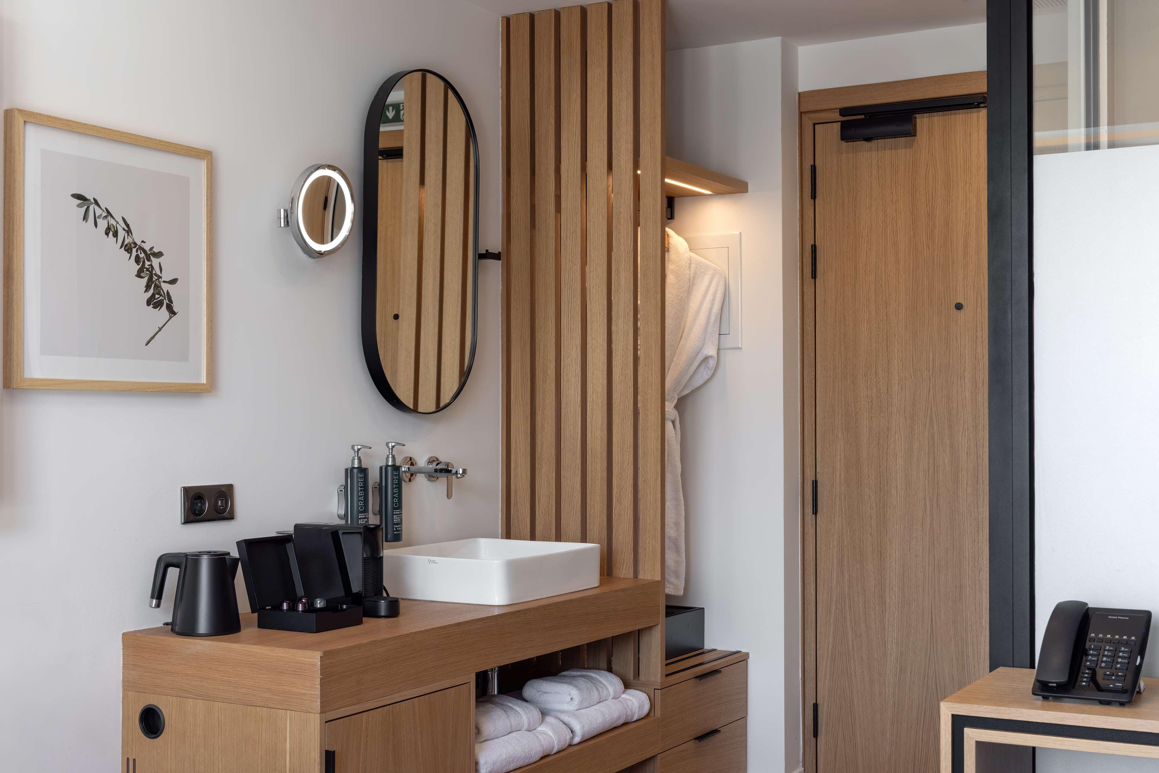 Double Deluxe Queen Bed