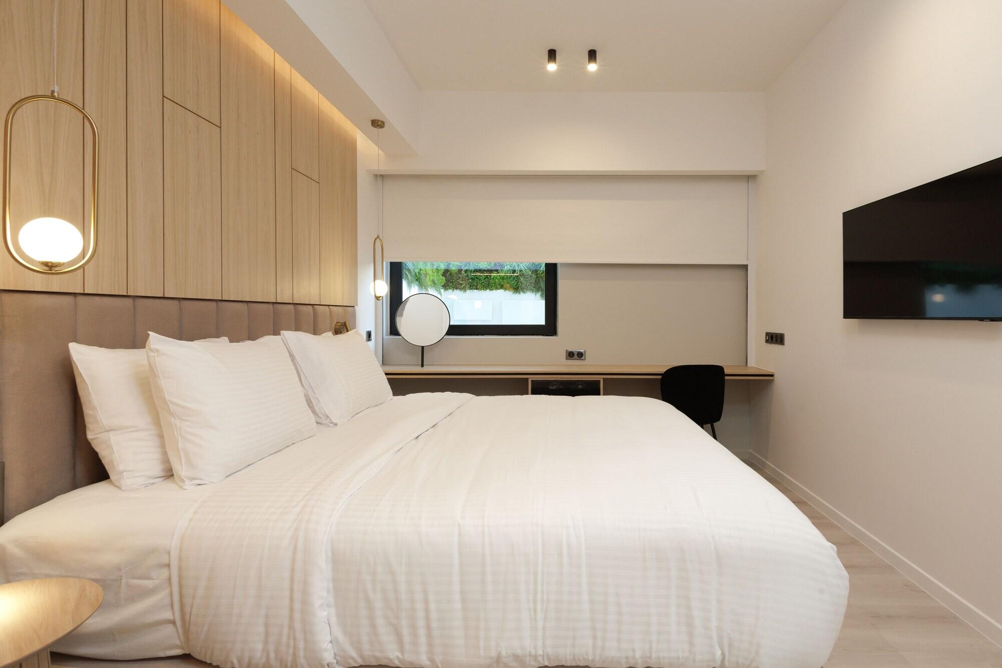 Double Queen Size Bed