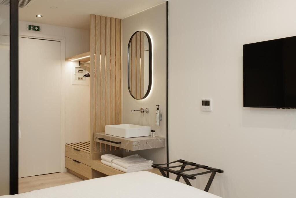 Double Deluxe Queen Bed