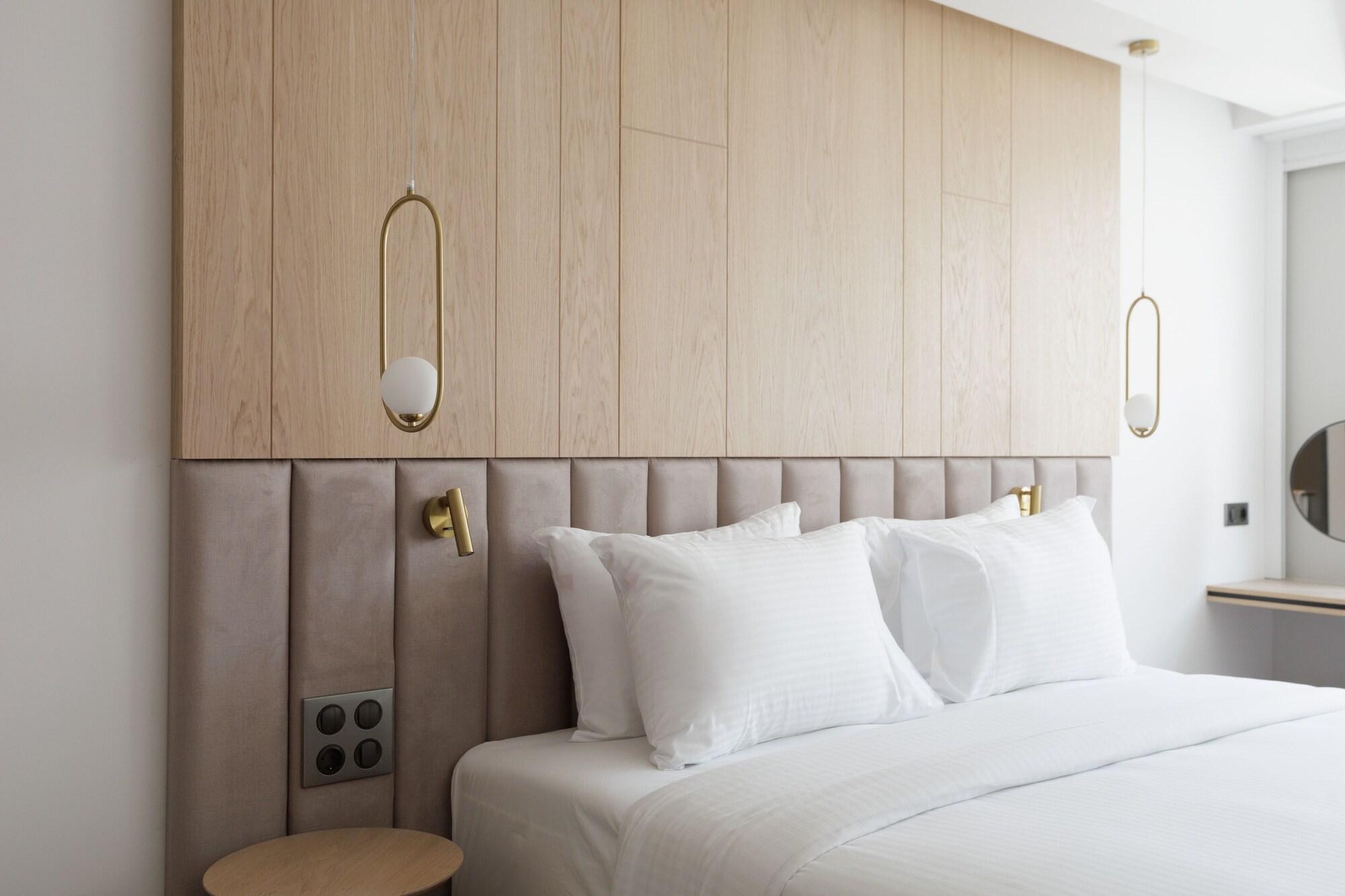 Double Deluxe Queen Bed