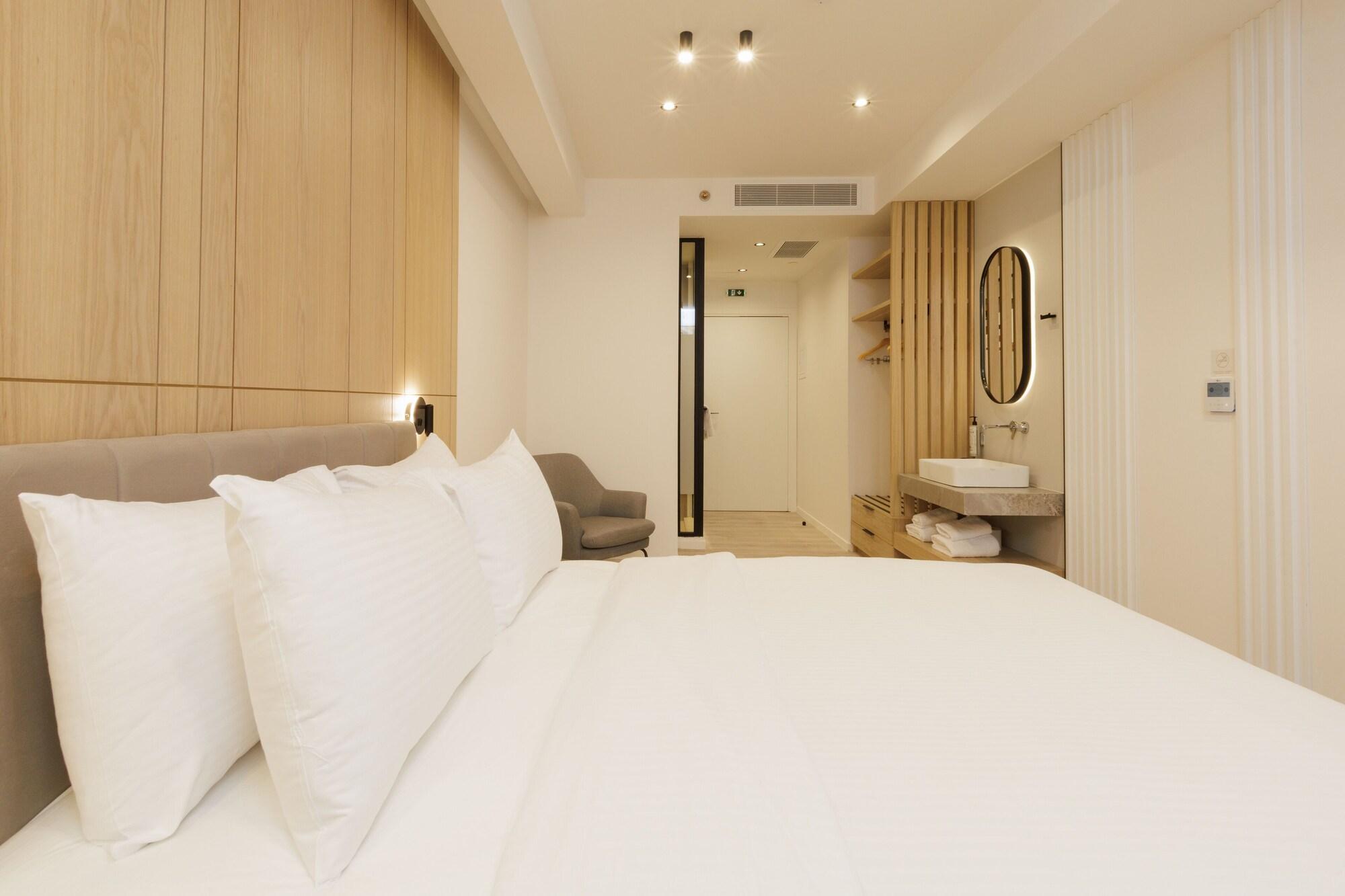 Double Queen Size Bed