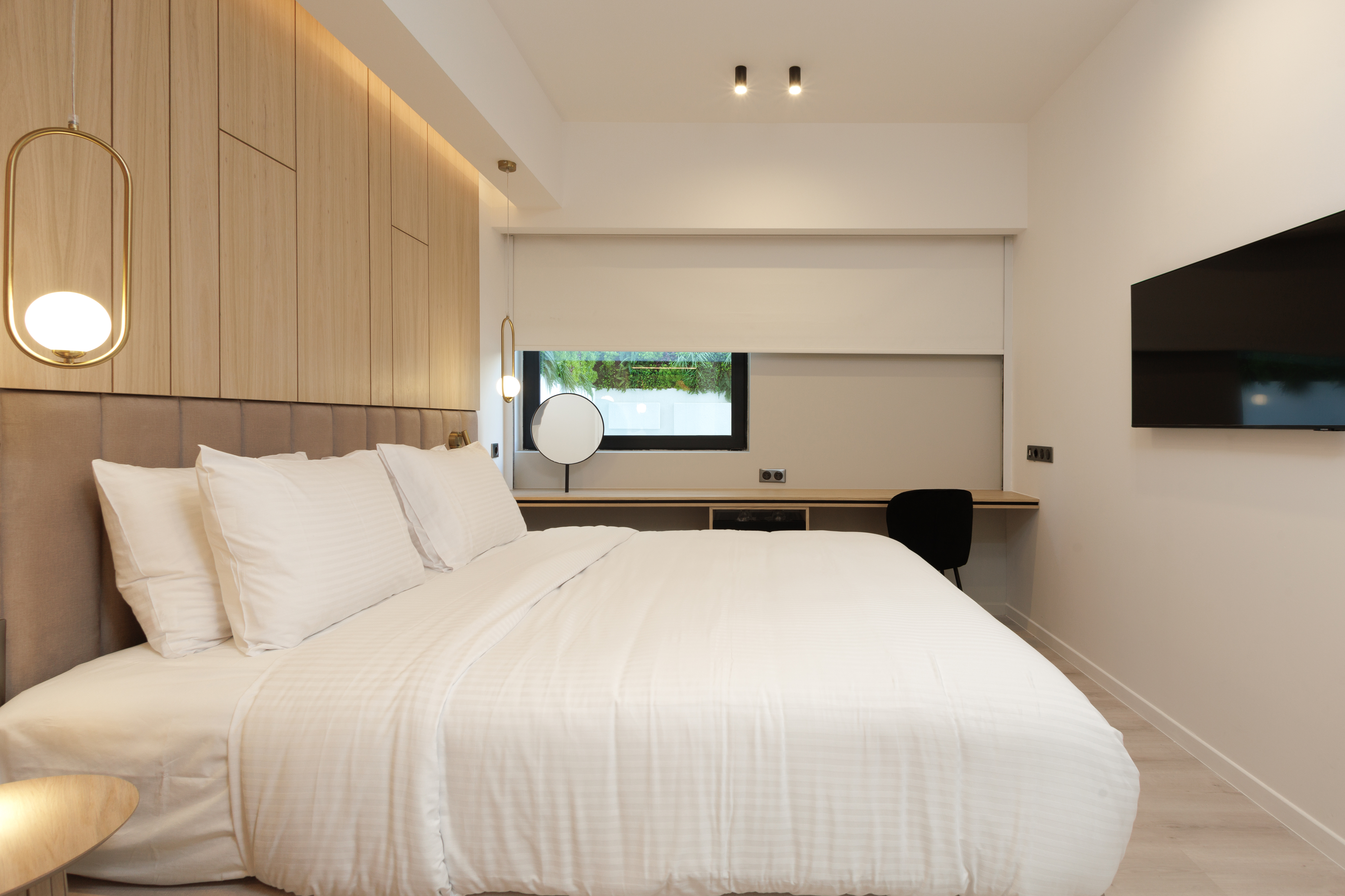 Family Room Queen Size Bed