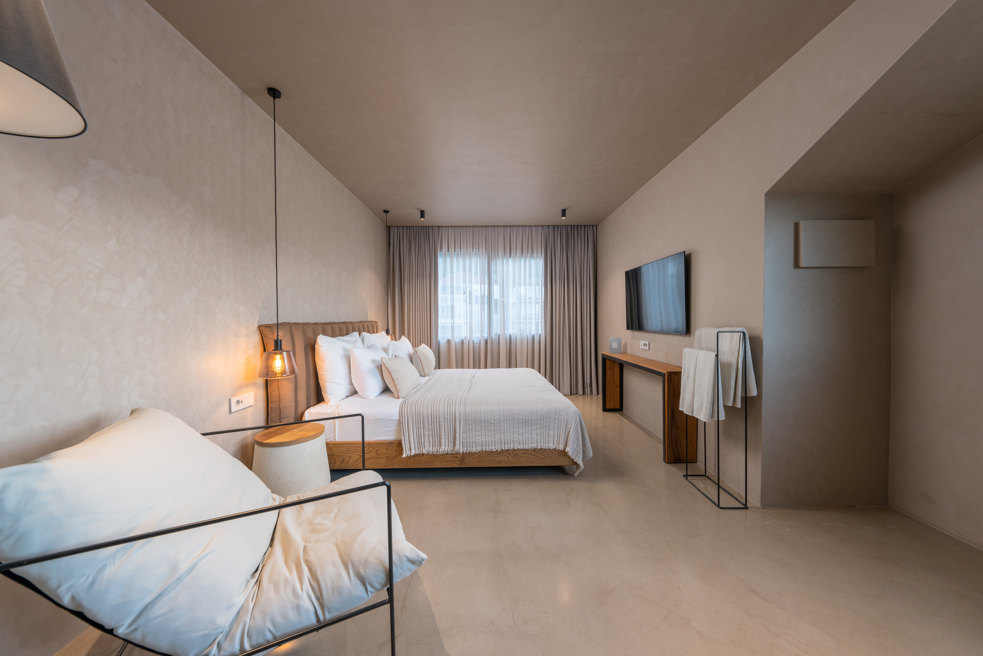 Double Deluxe Queen Bed