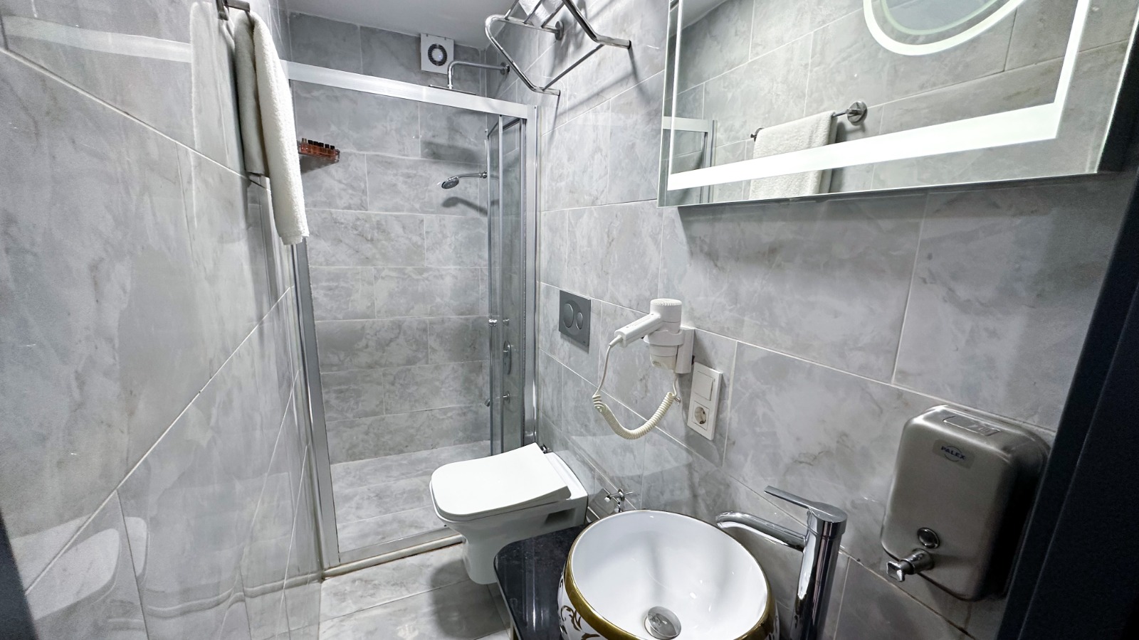 Quadruple Two Bedrooms One Bathroom