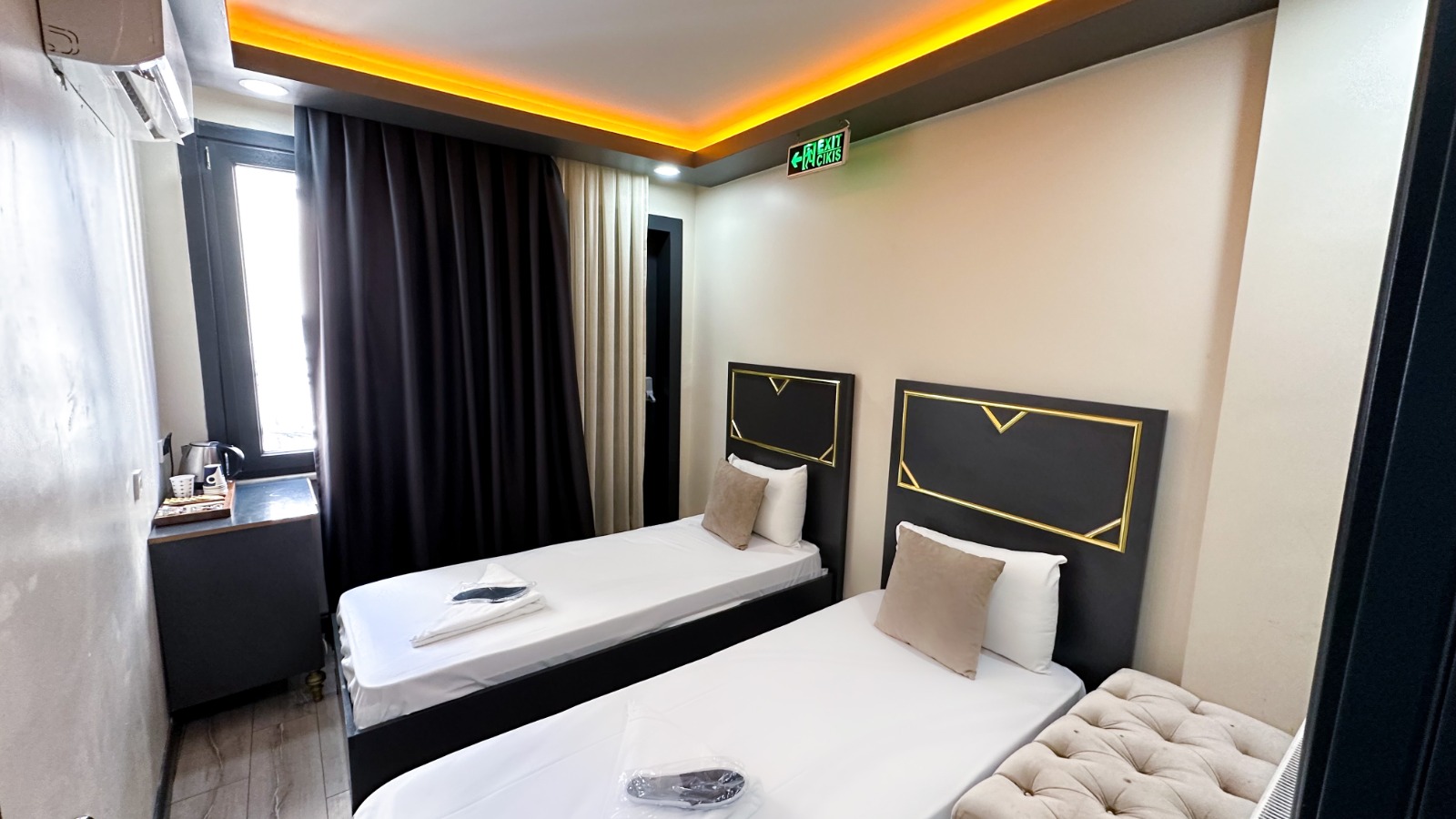 Quadruple Two Bedrooms One Bathroom