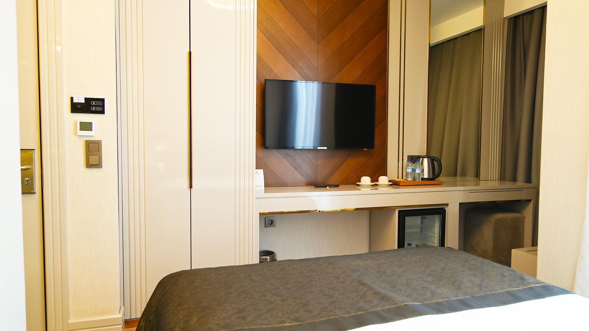 Single Deluxe One Bed