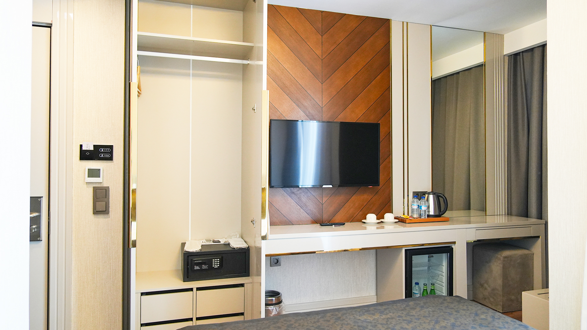 Single Deluxe One Bed