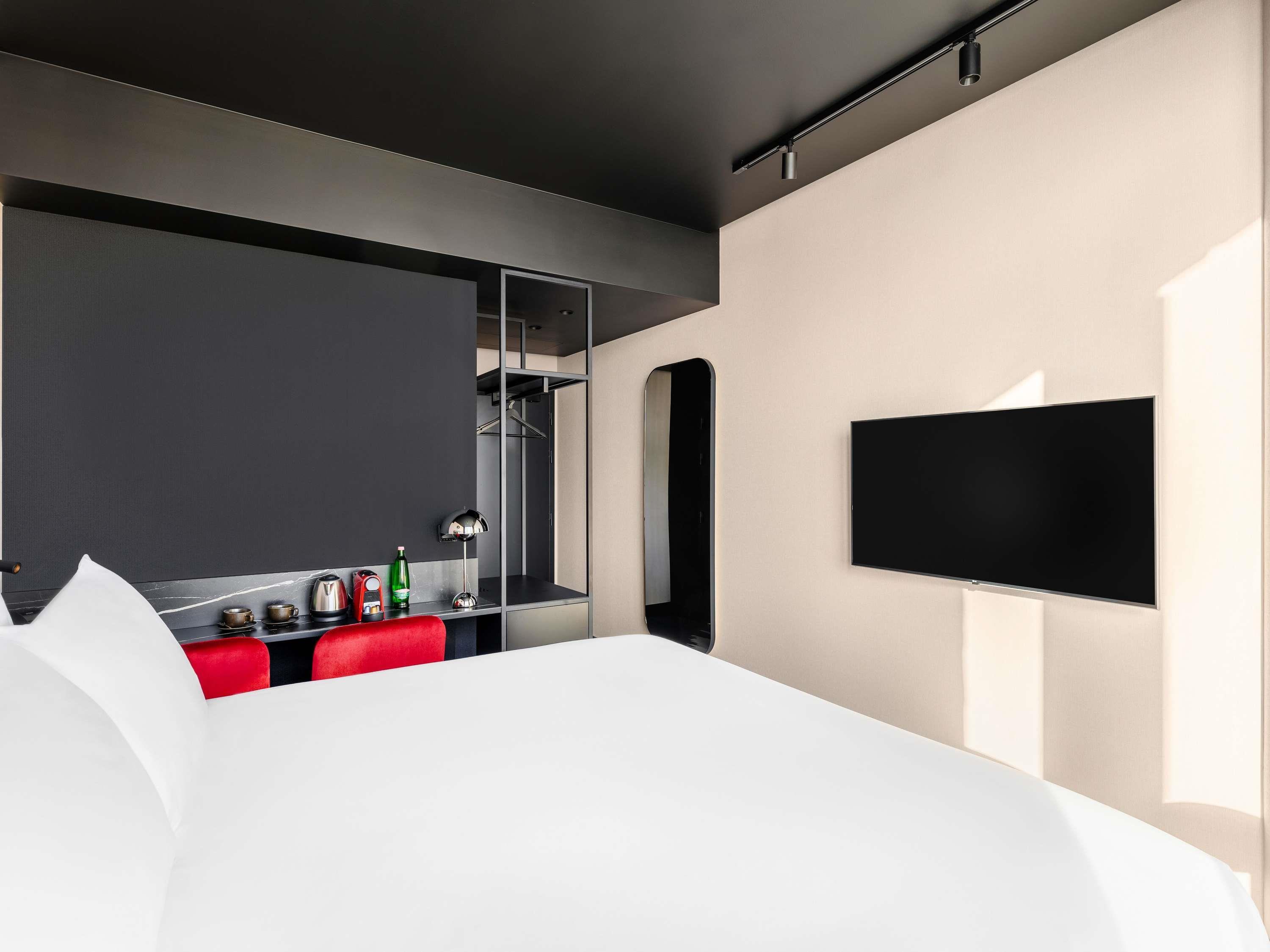 Double Queen Size Bed