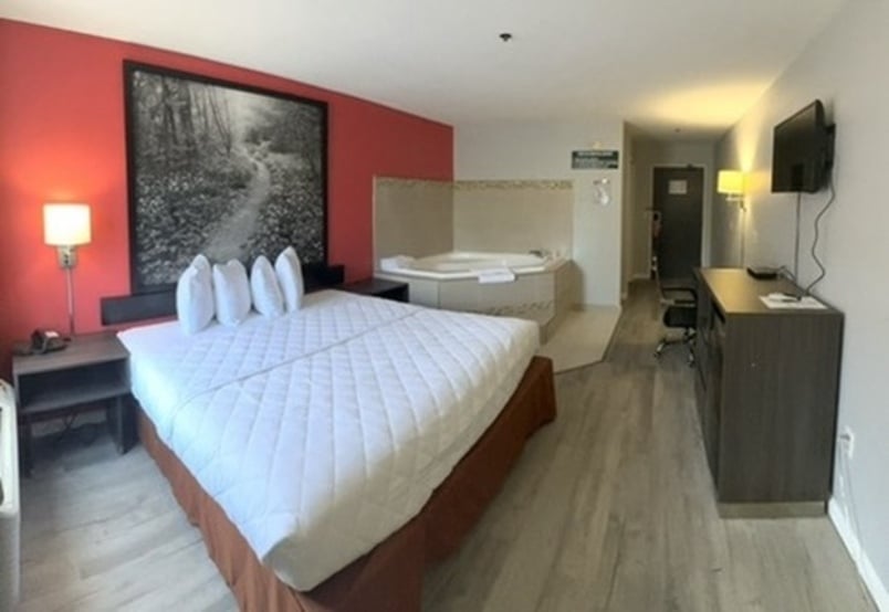 Double Deluxe King Bed