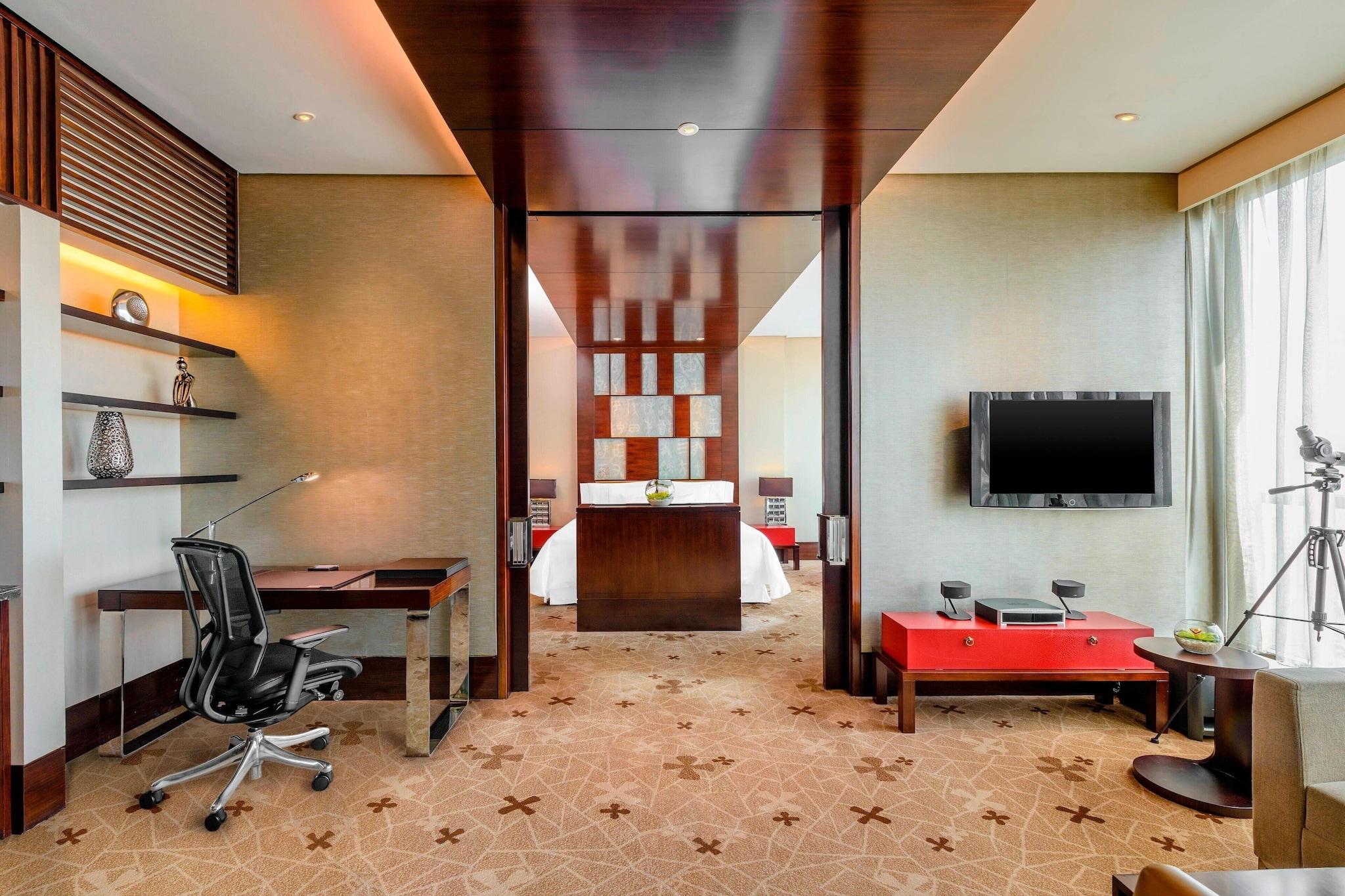 Suite Club City View