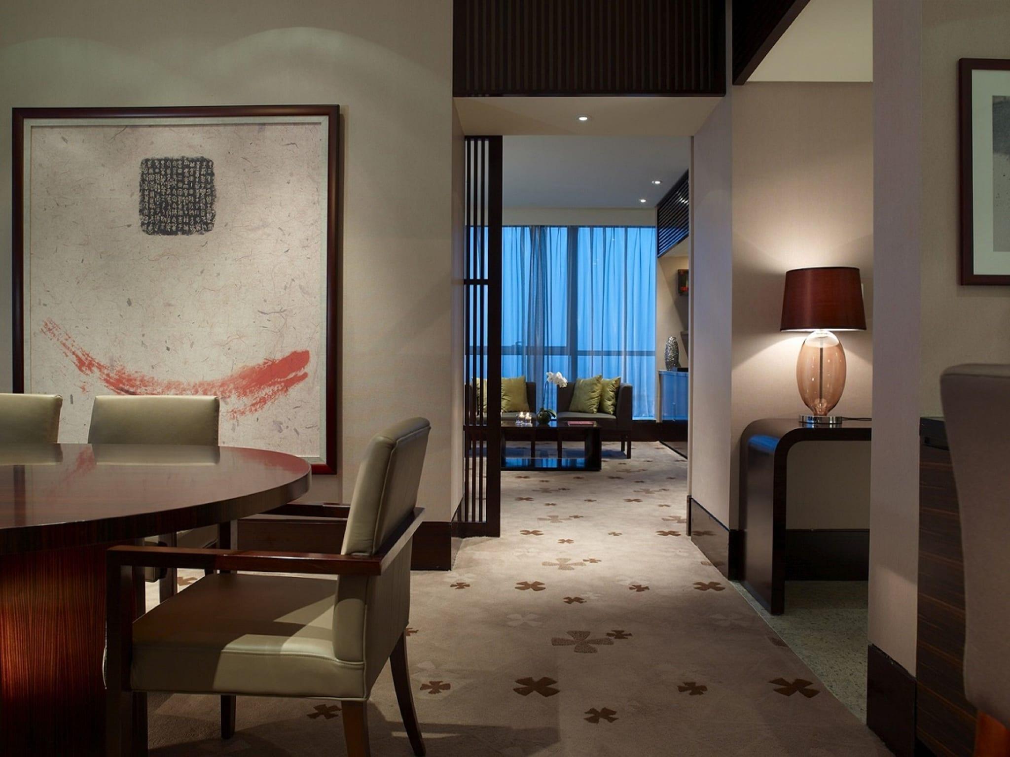 Suite Club City View