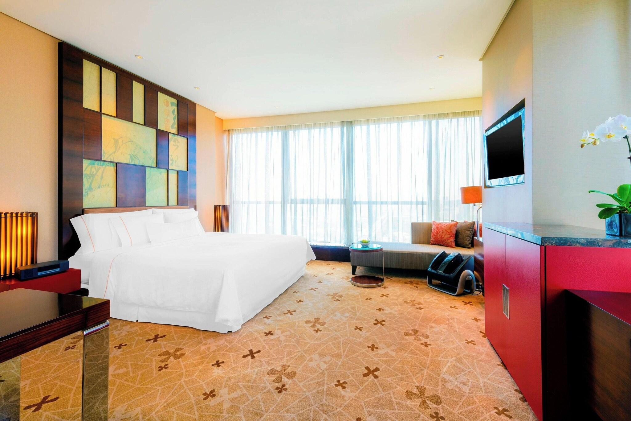 Suite Club City View