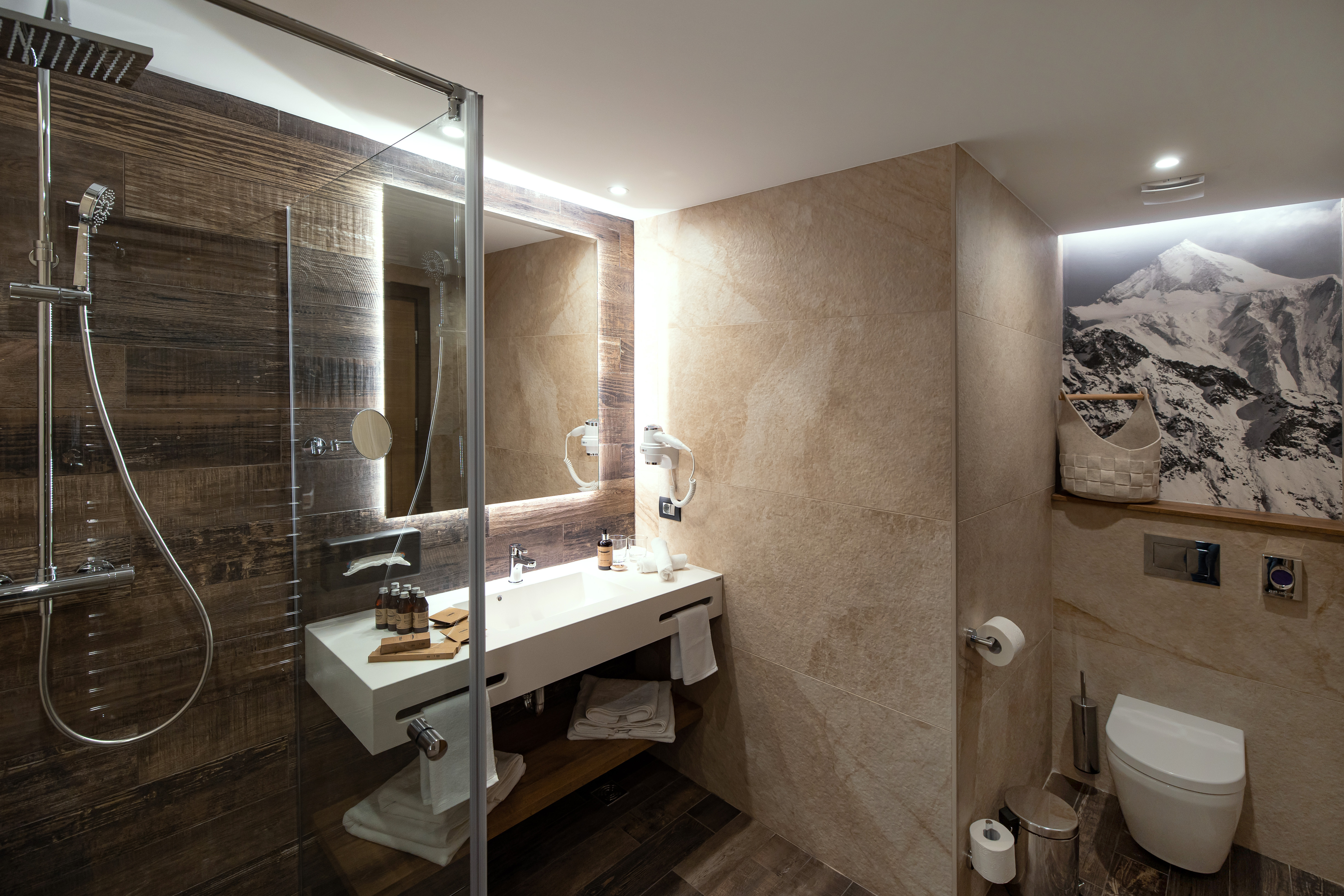 Double or Twin Deluxe One Bedroom