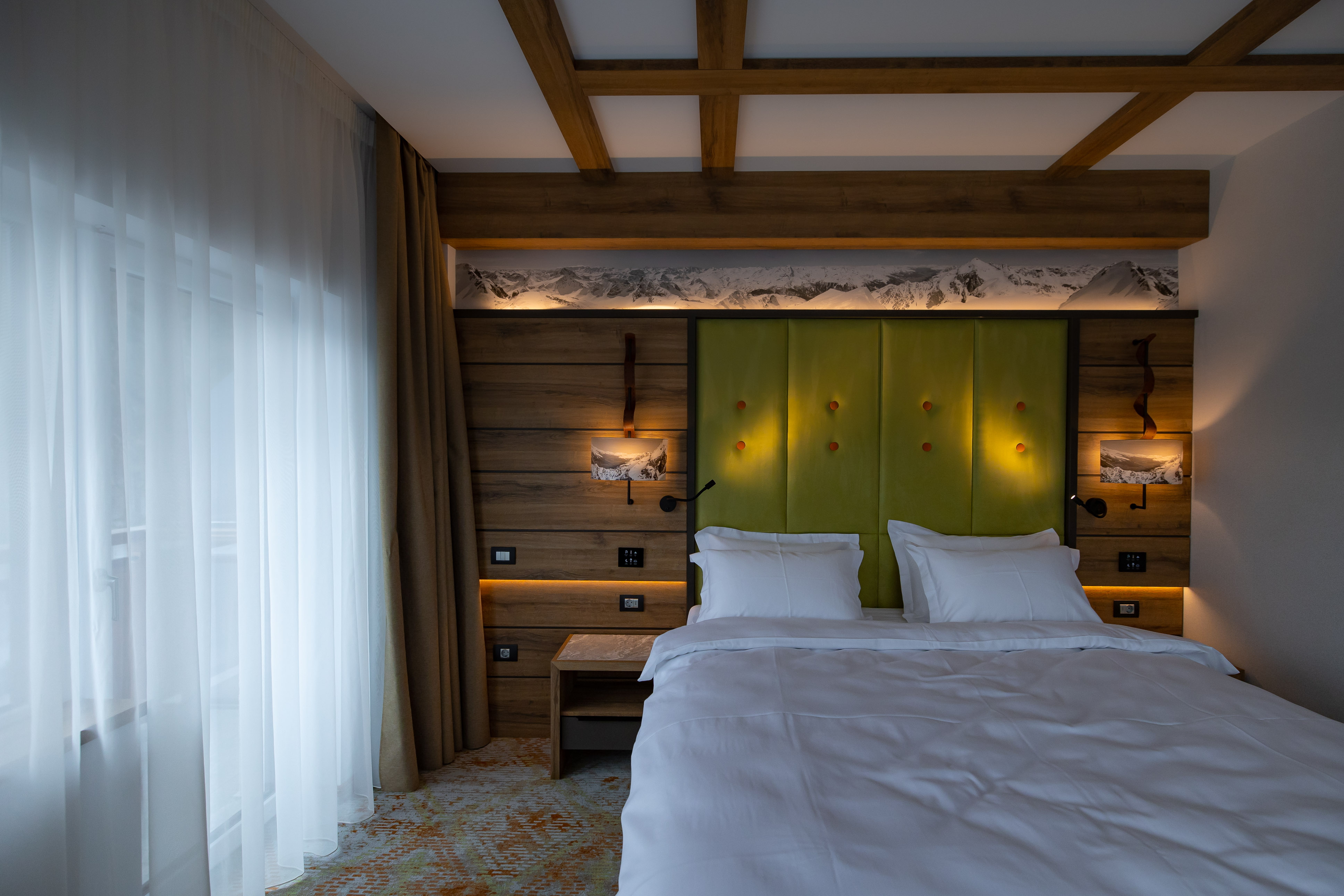 Double Deluxe One Bed