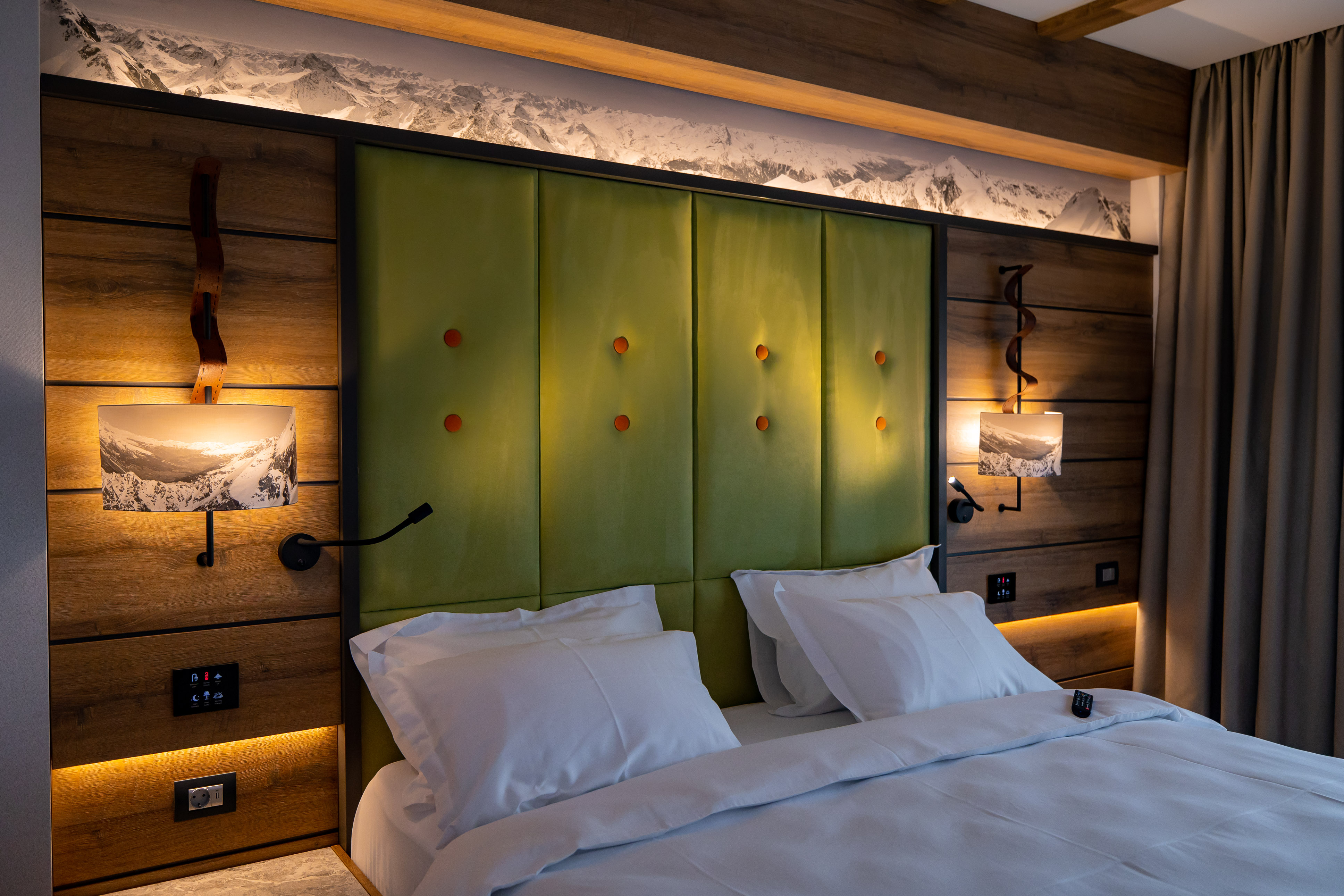 Double Deluxe One Bed