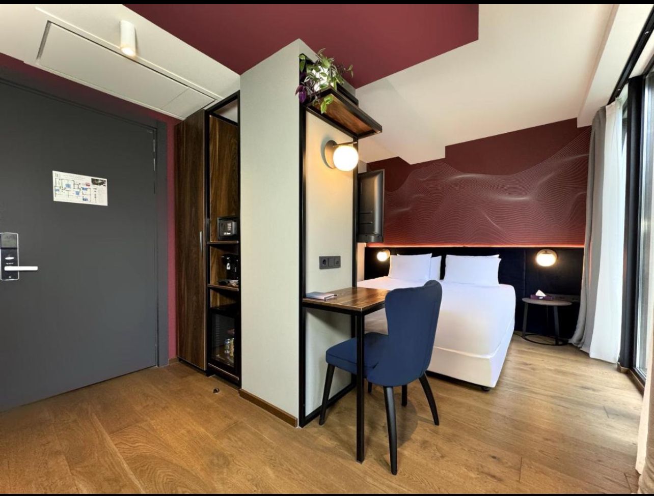 Double Deluxe King Bed