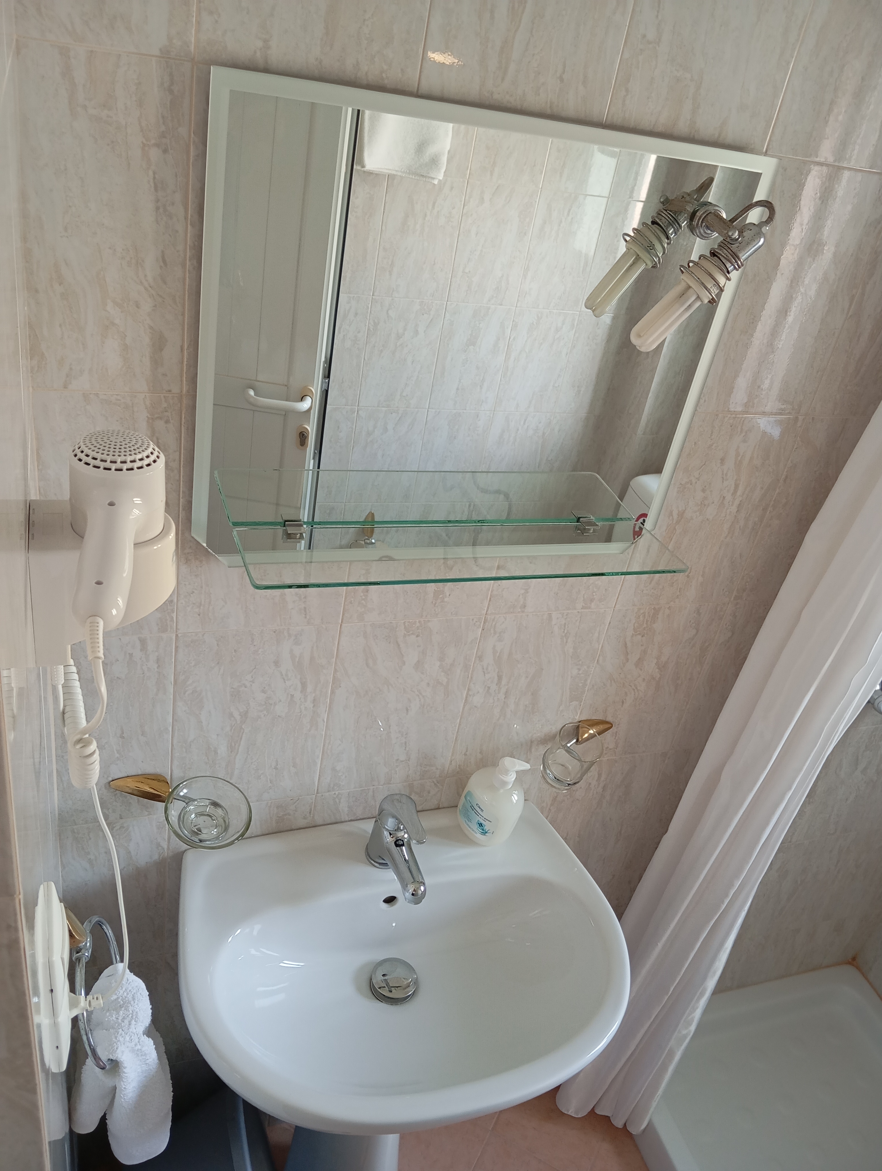 Twin One Bedroom One Bathroom