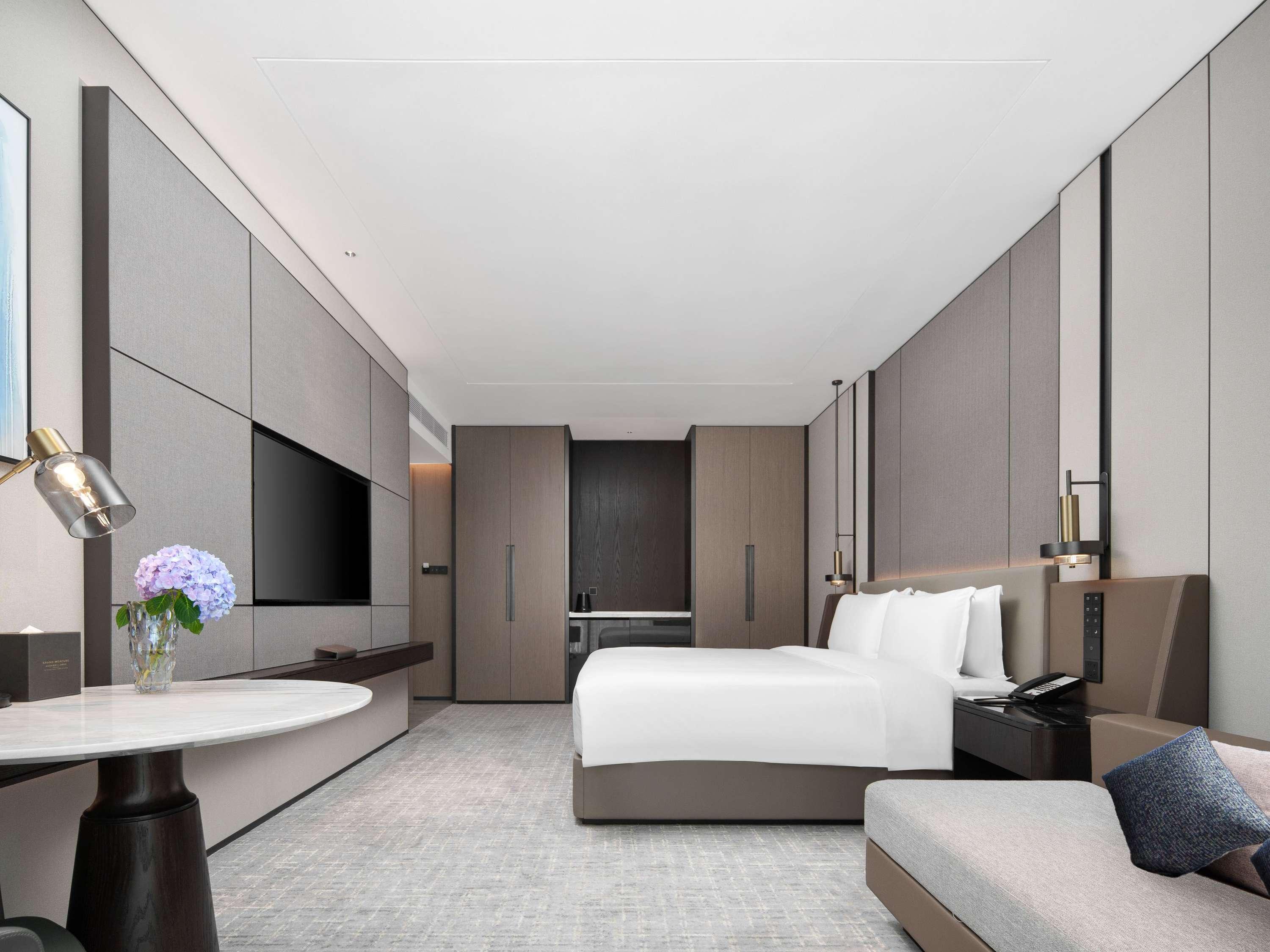 Double Deluxe King Bed