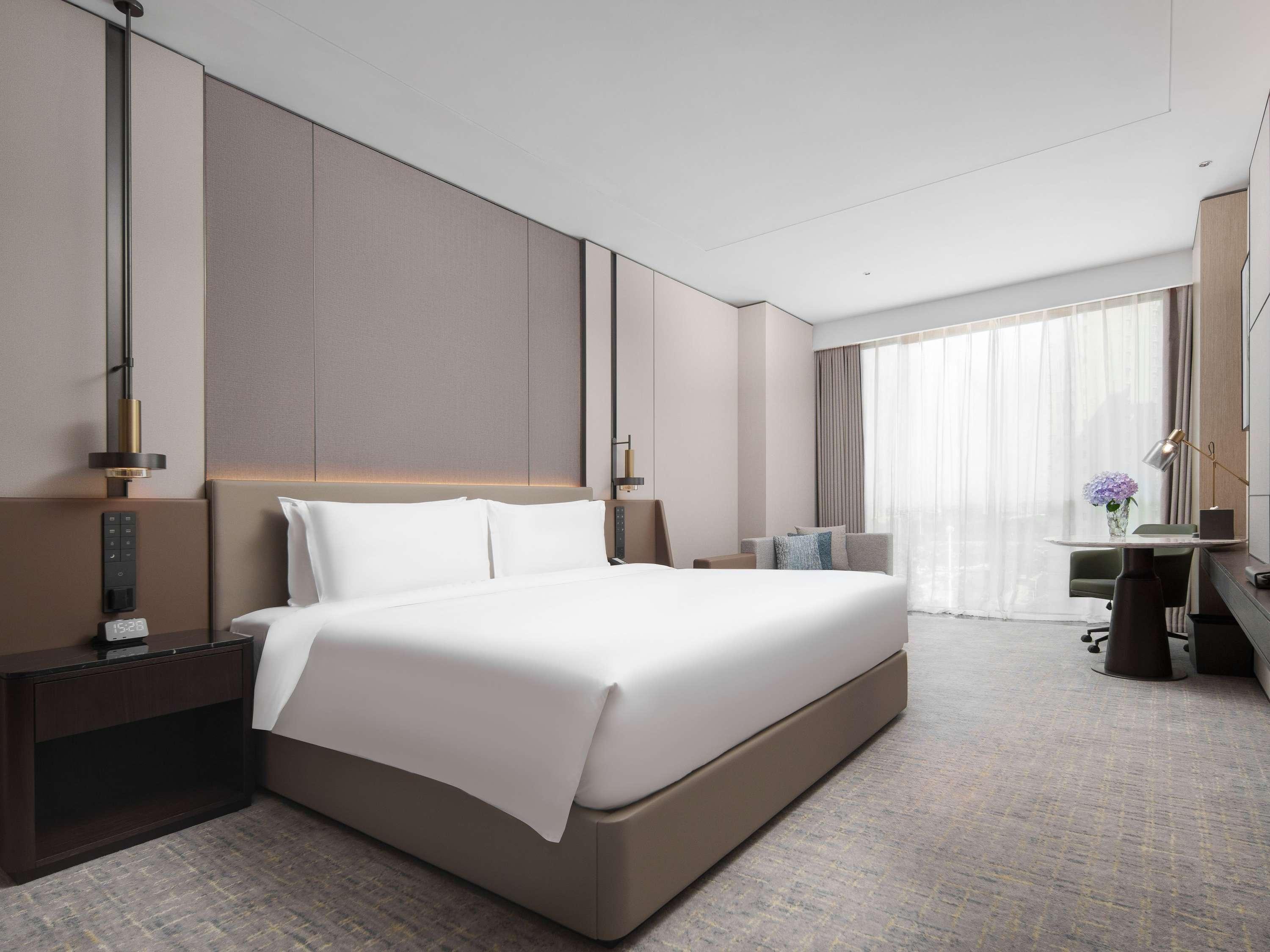 Double Deluxe King Bed