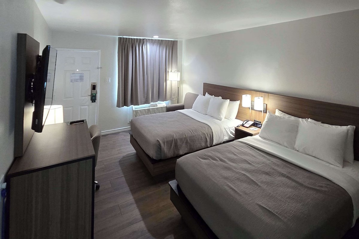 Quadruple Non Smoking