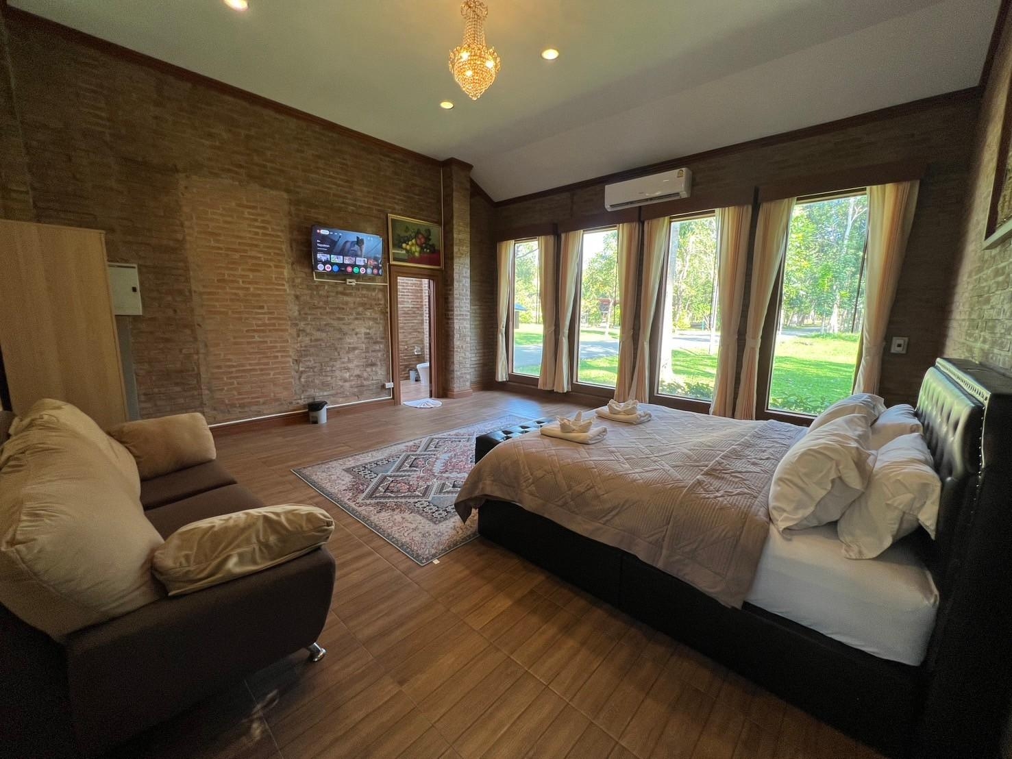 Double or Twin with Double Bed