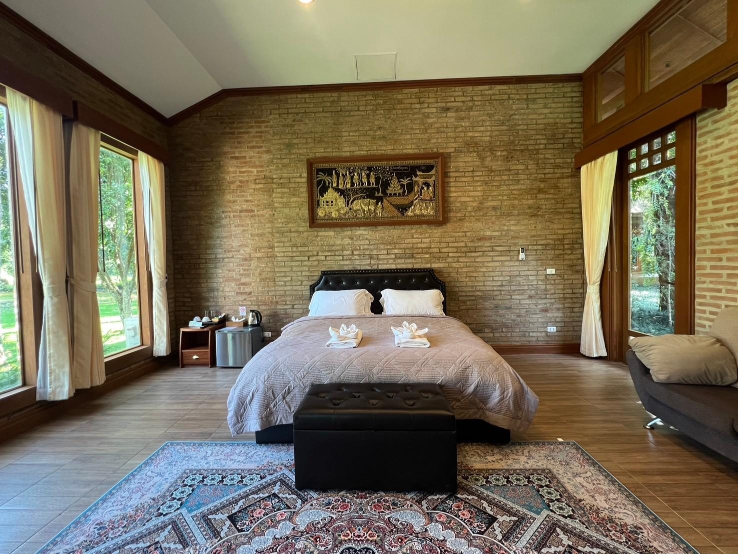 Double or Twin with Double Bed