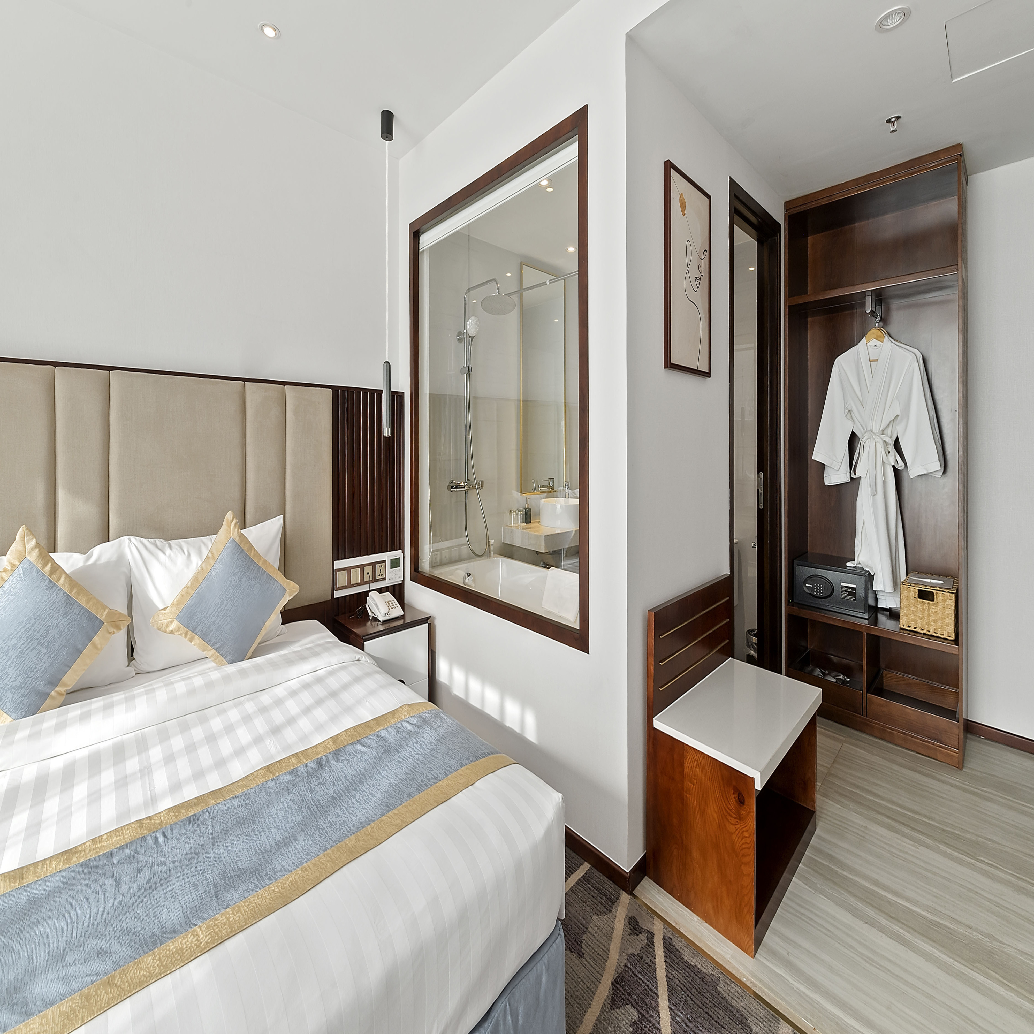 Double Deluxe One Bed