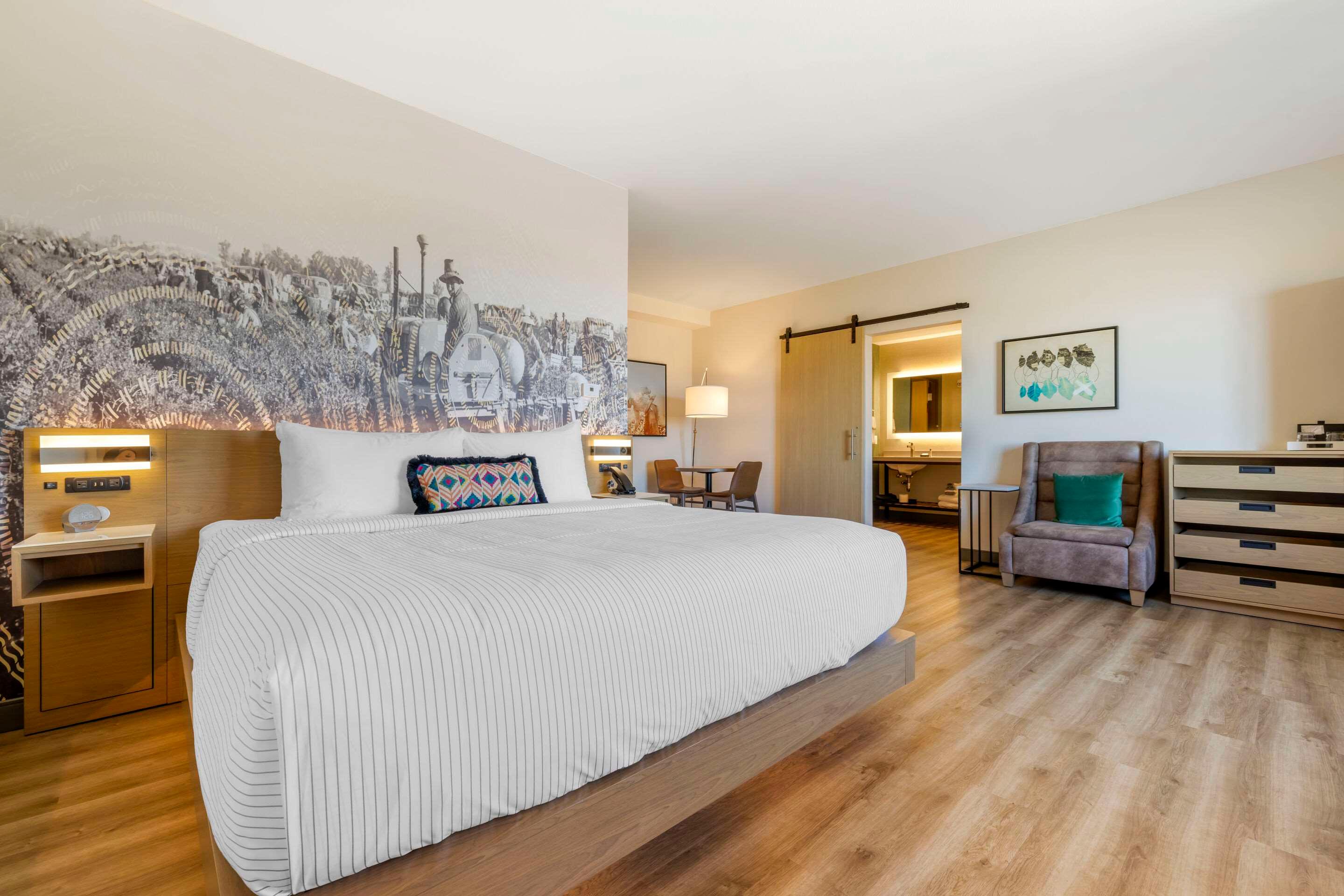 Suite King Size Bed