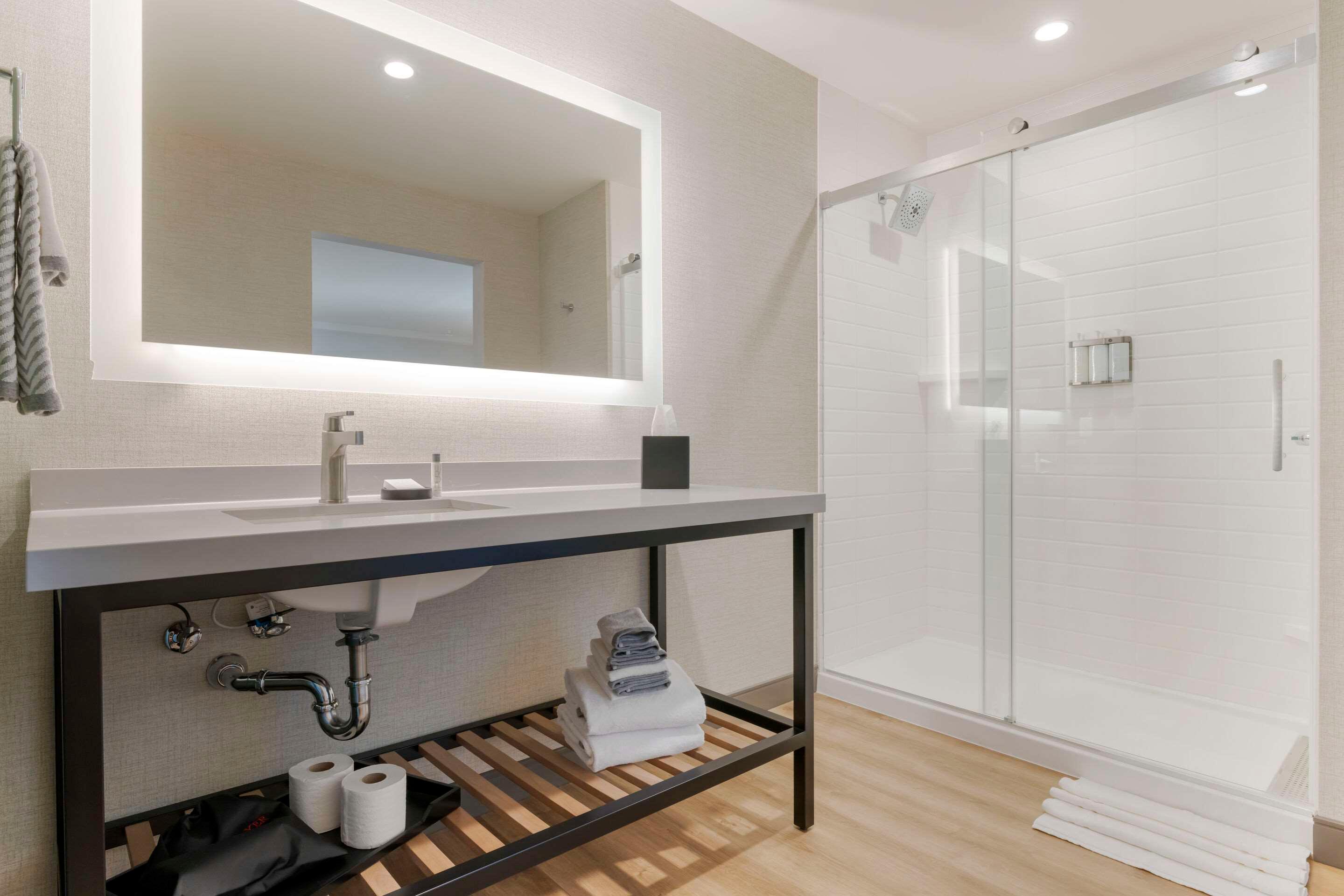 Suite King Size Bed