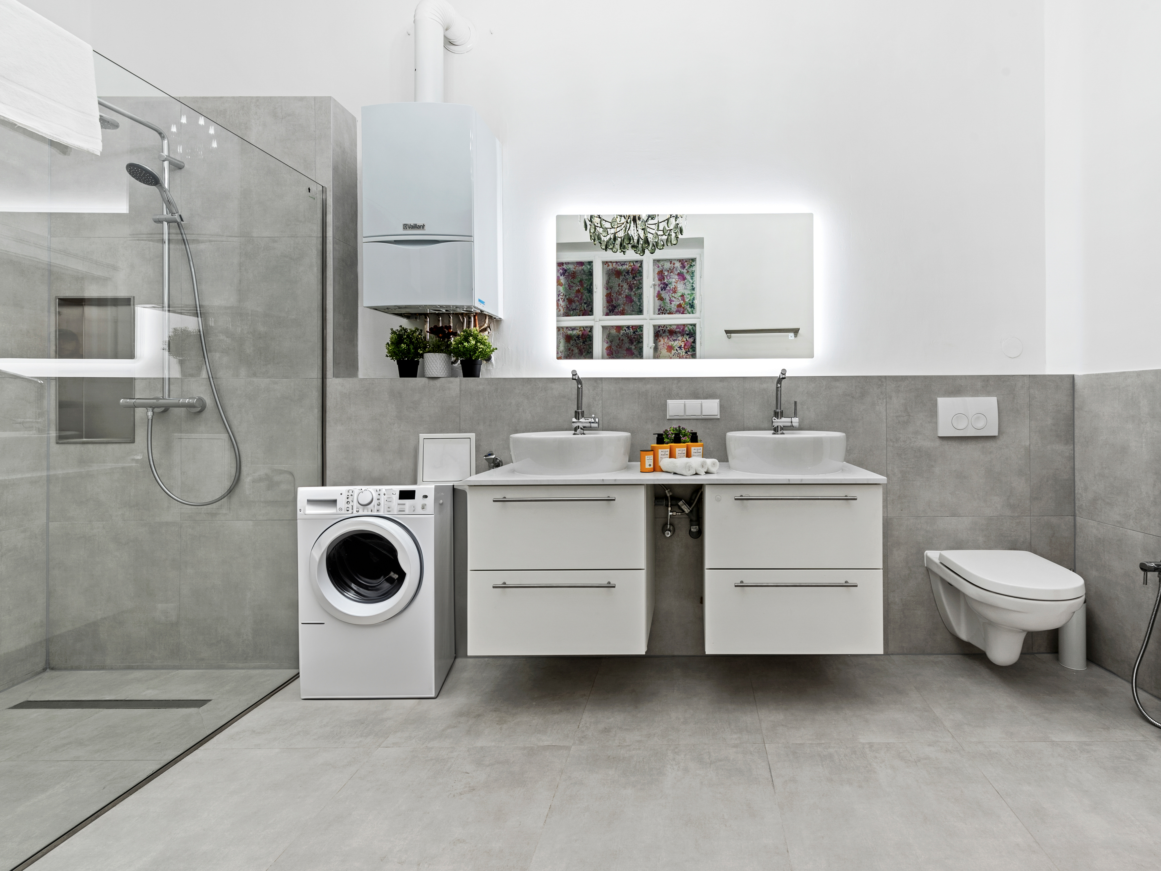 Apartment Three Bedrooms Two Bathrooms