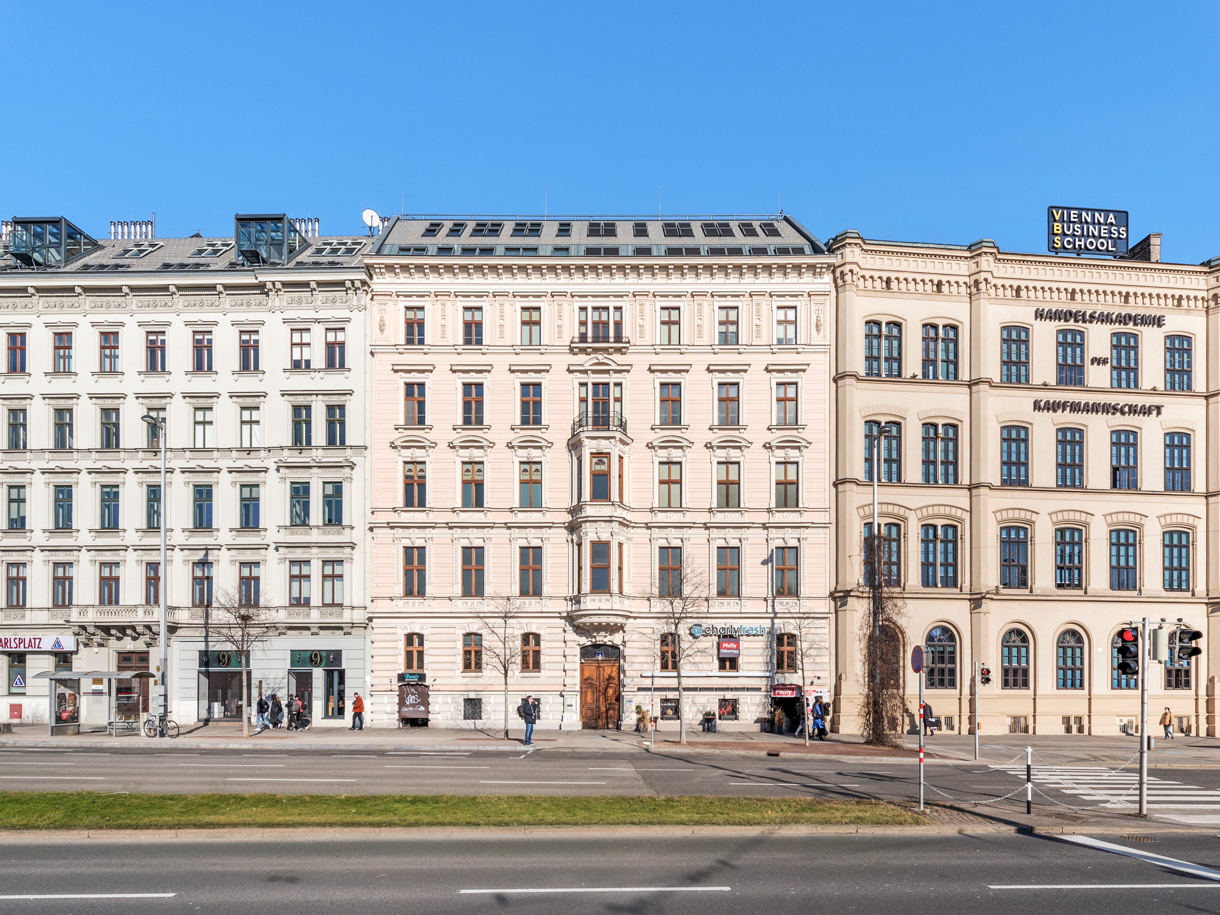 Apartment Three Bedrooms Two Bathrooms