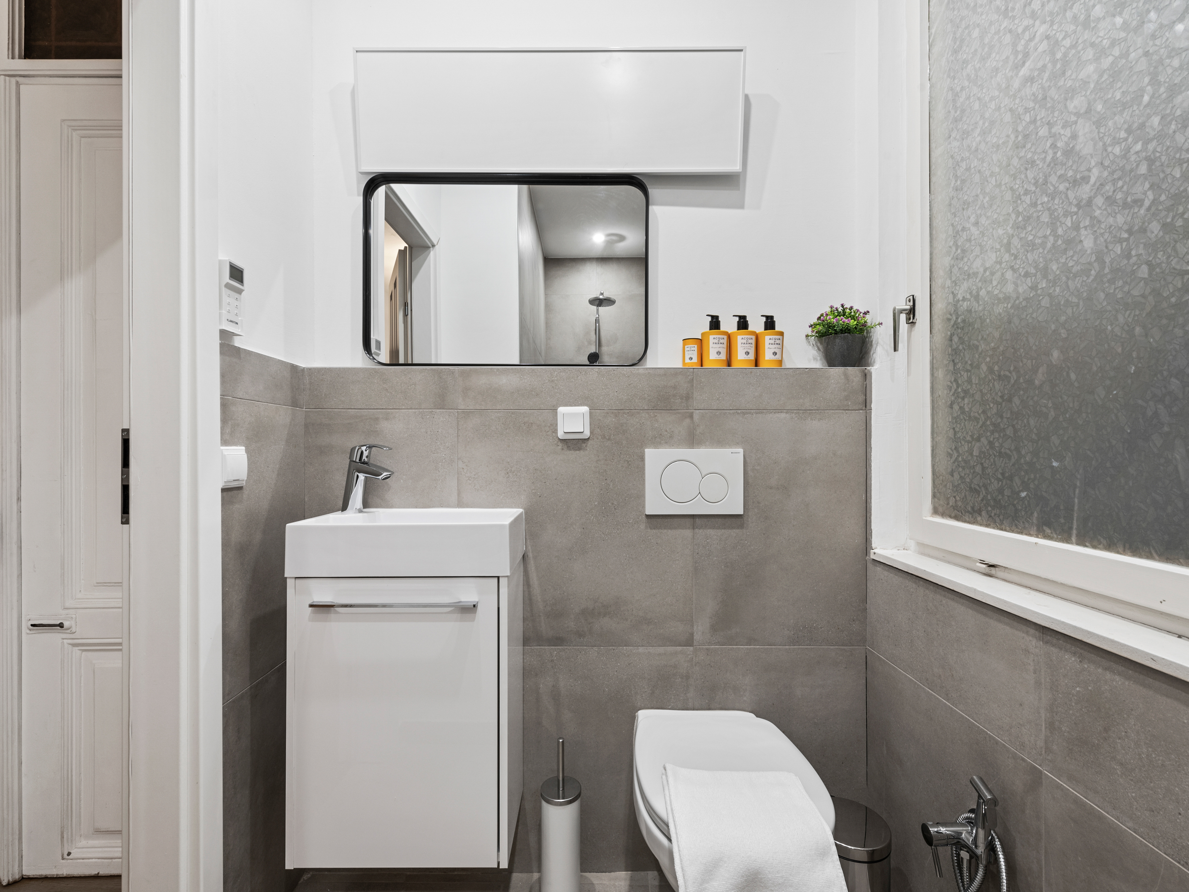 Apartment Three Bedrooms Two Bathrooms