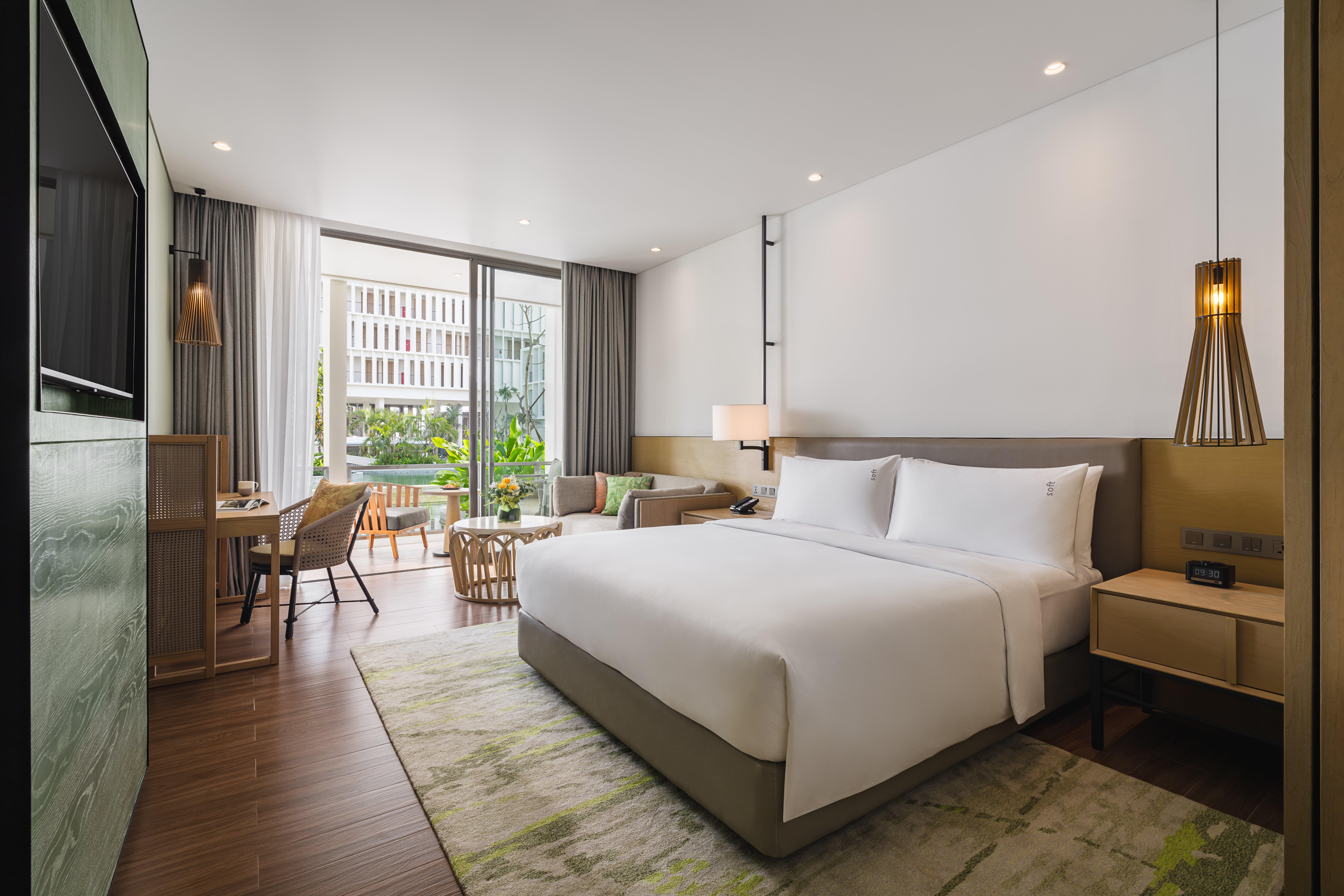 Double Pool View King Bed