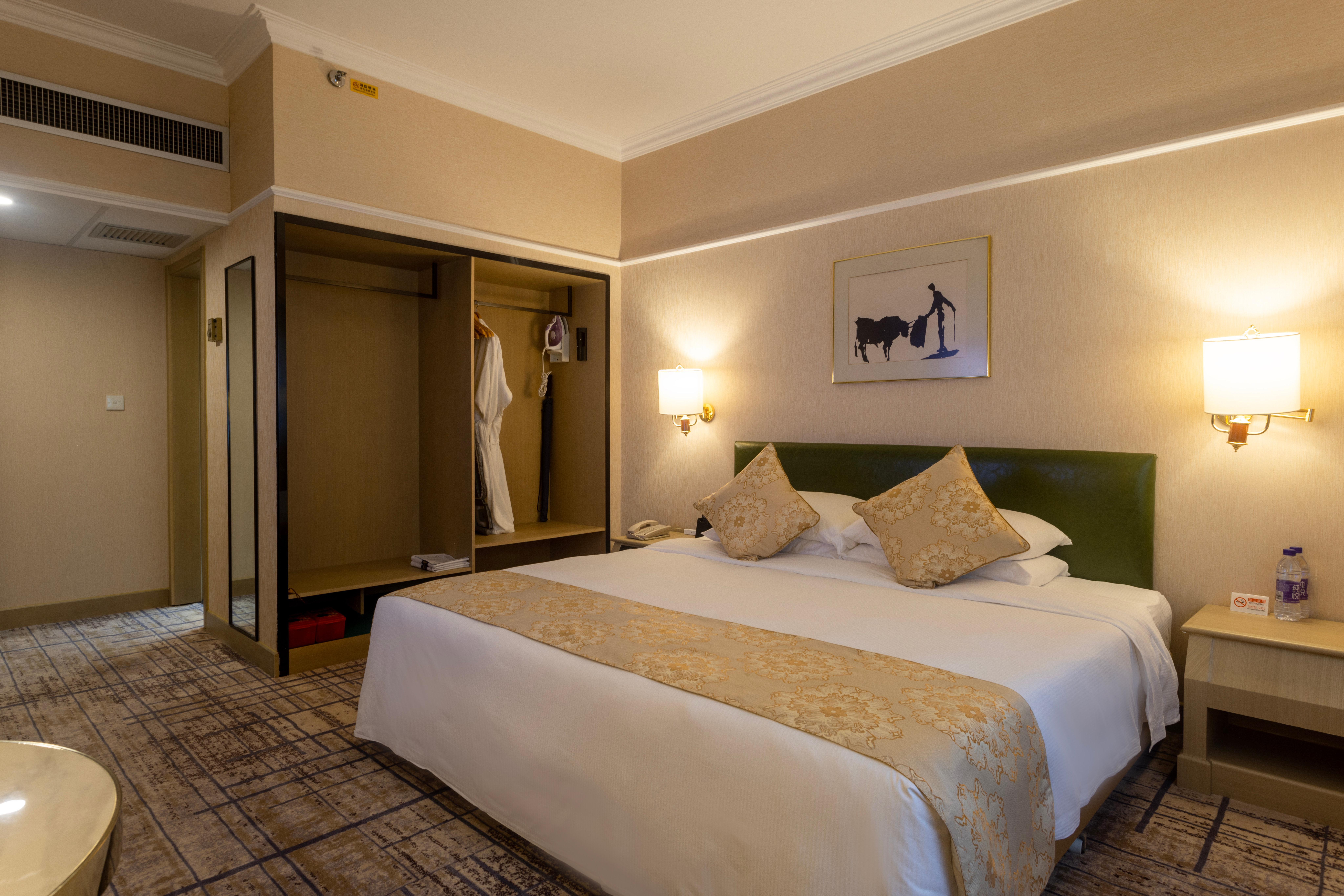 Suite King Bed One Bedroom 