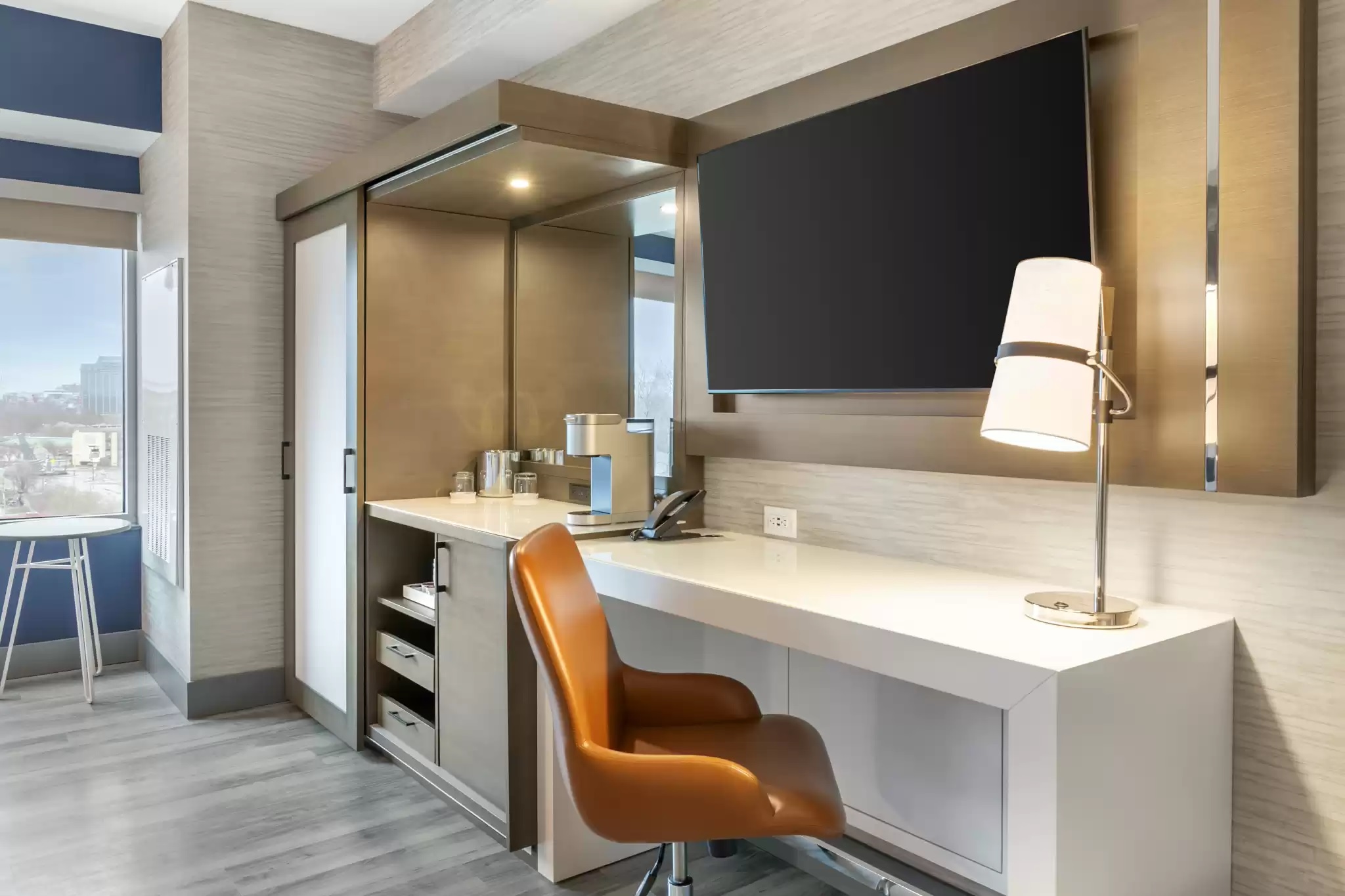 Suite Accessible King Size Bed