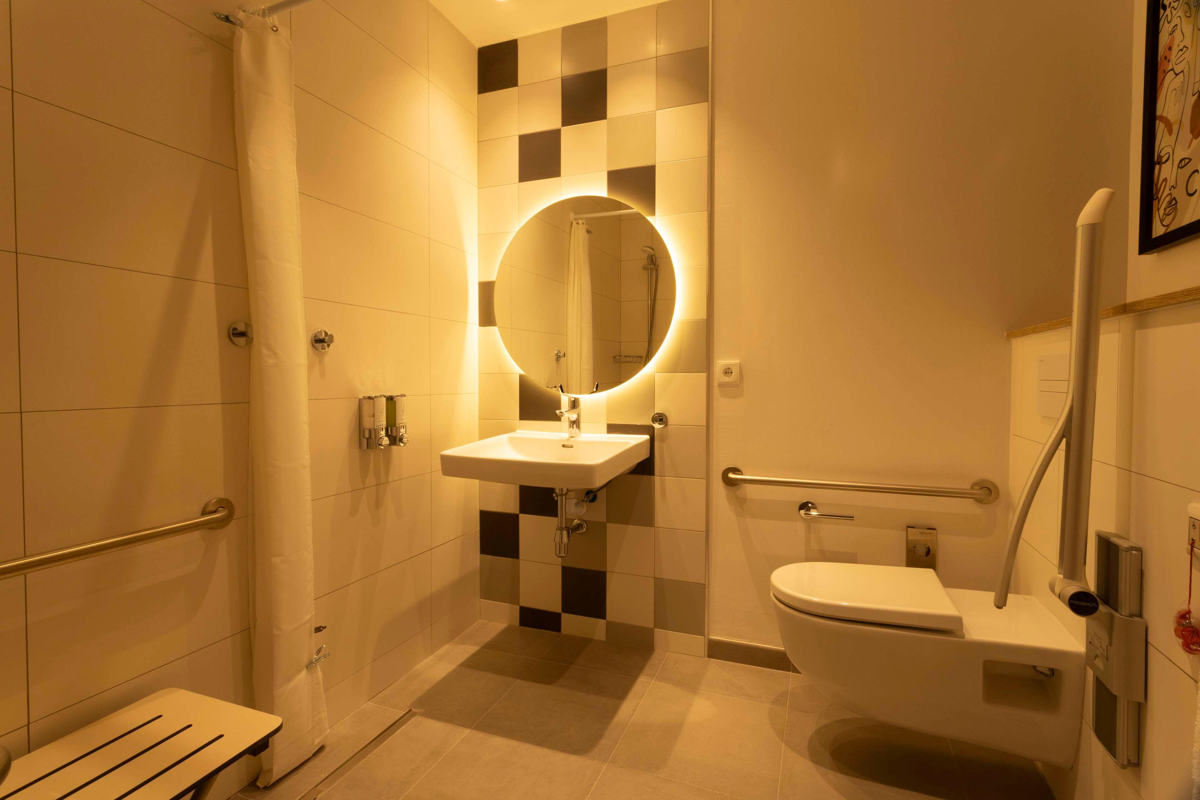 Double Accessible King Size Bed