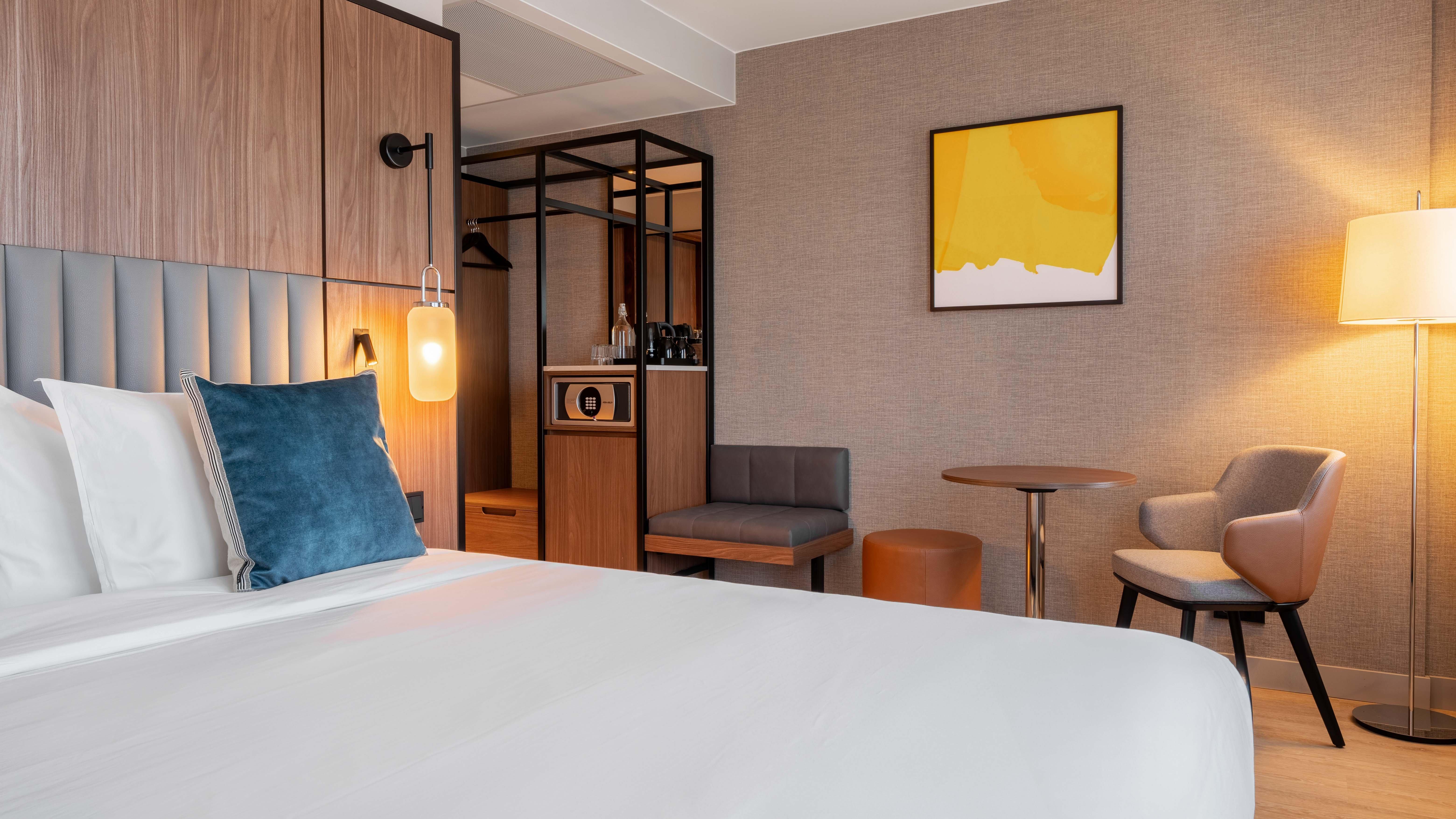 Double Queen Size Bed