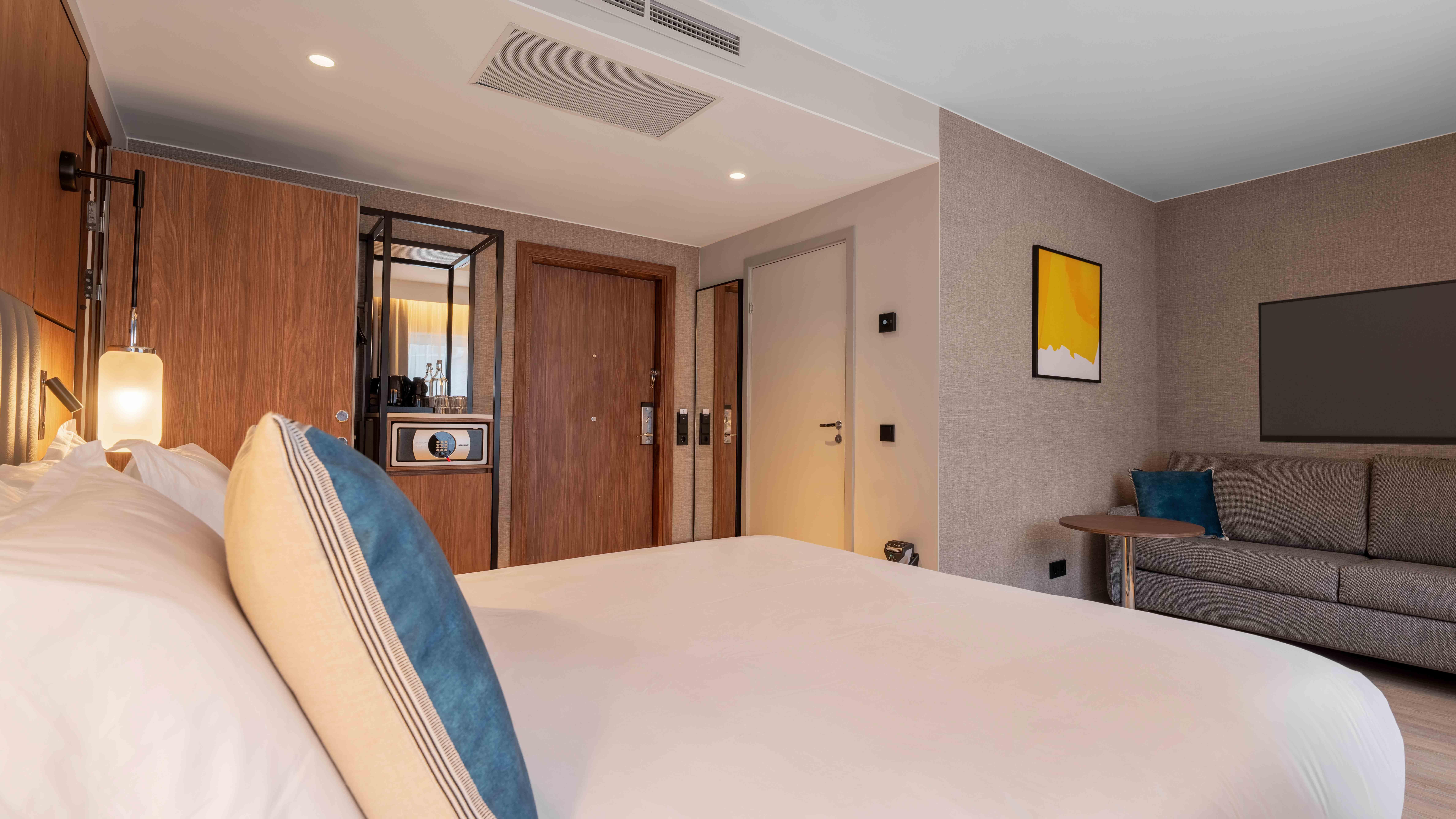 Double Queen Size Bed