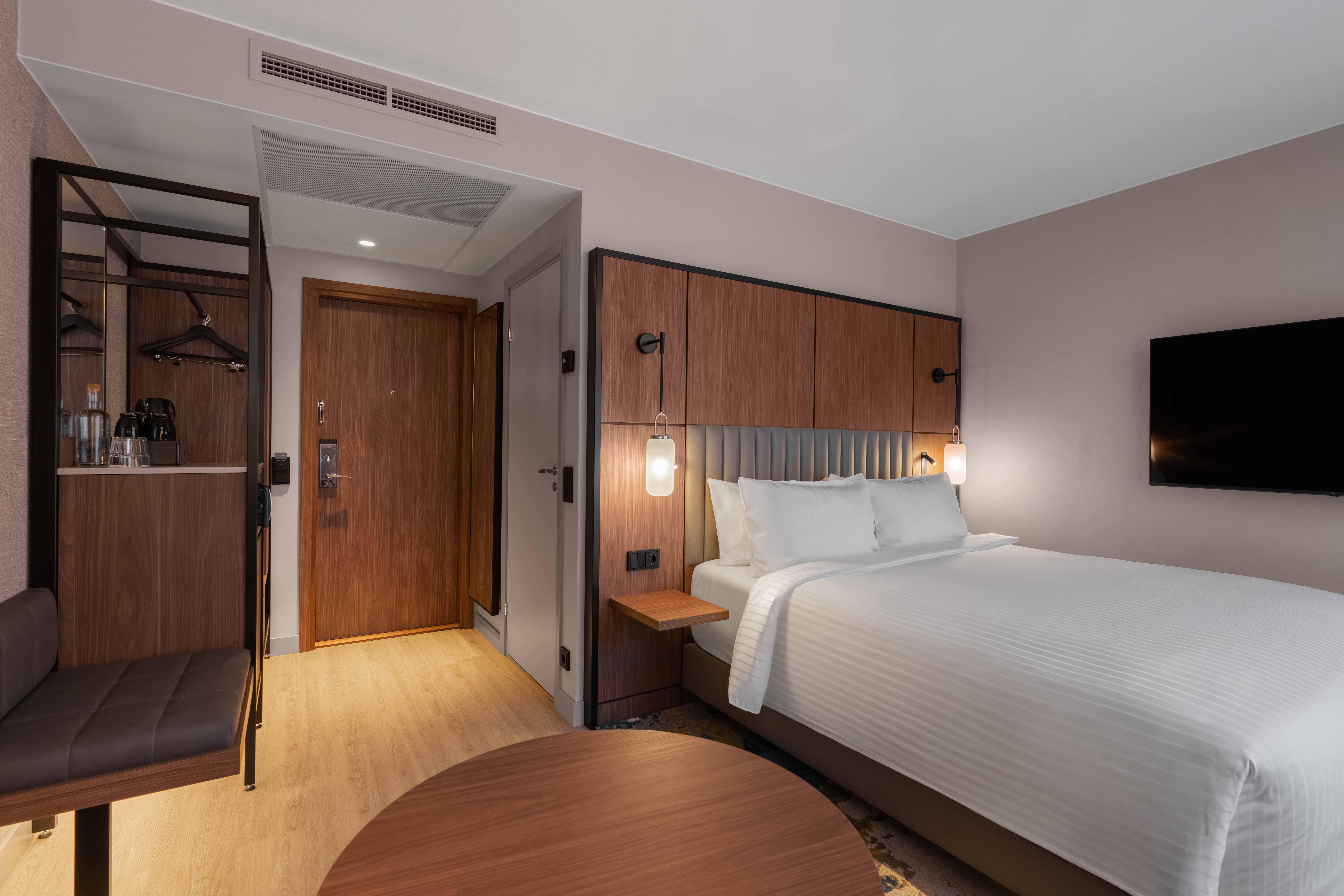 Double Queen Size Bed