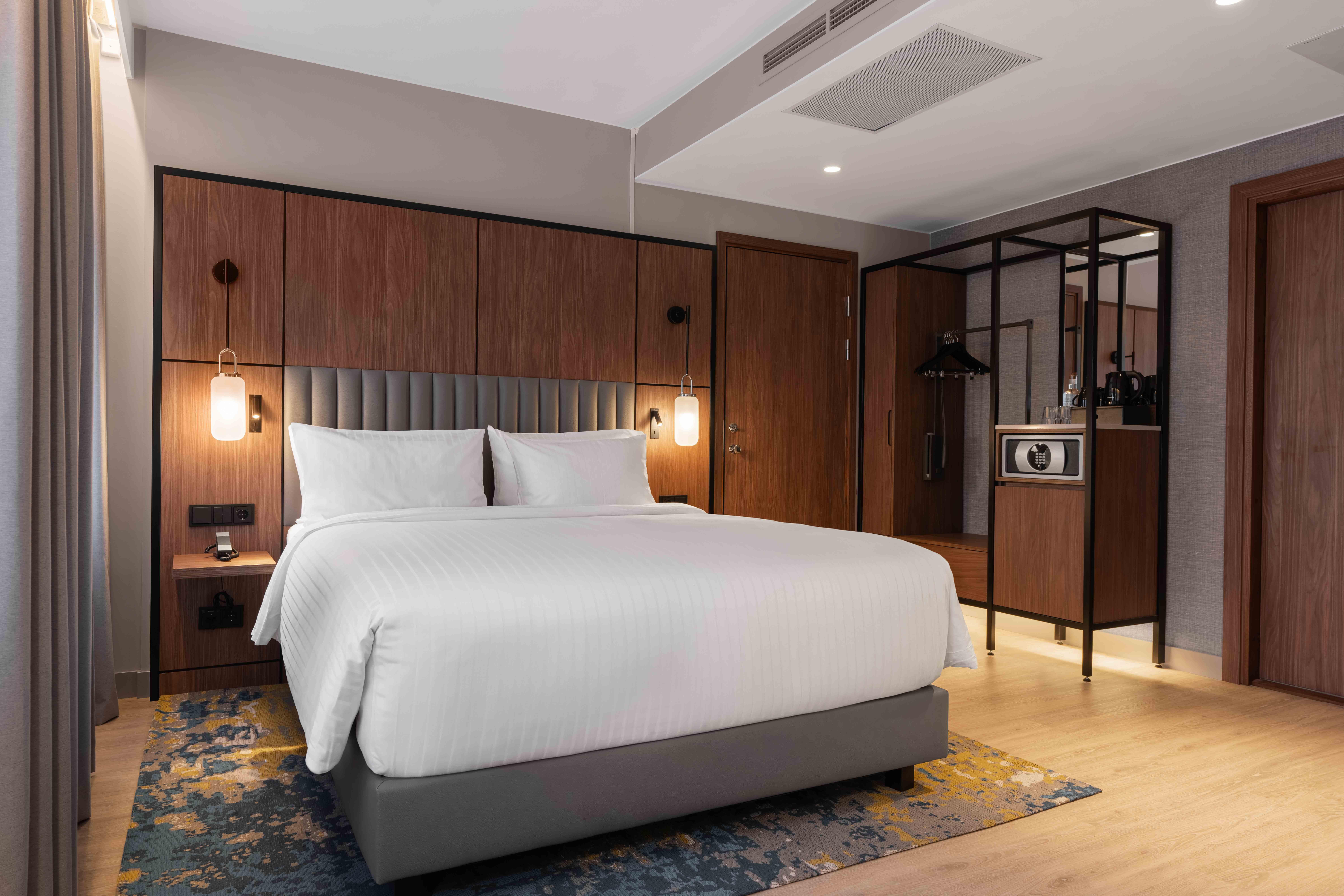 Double Accessible-queen Size Bed