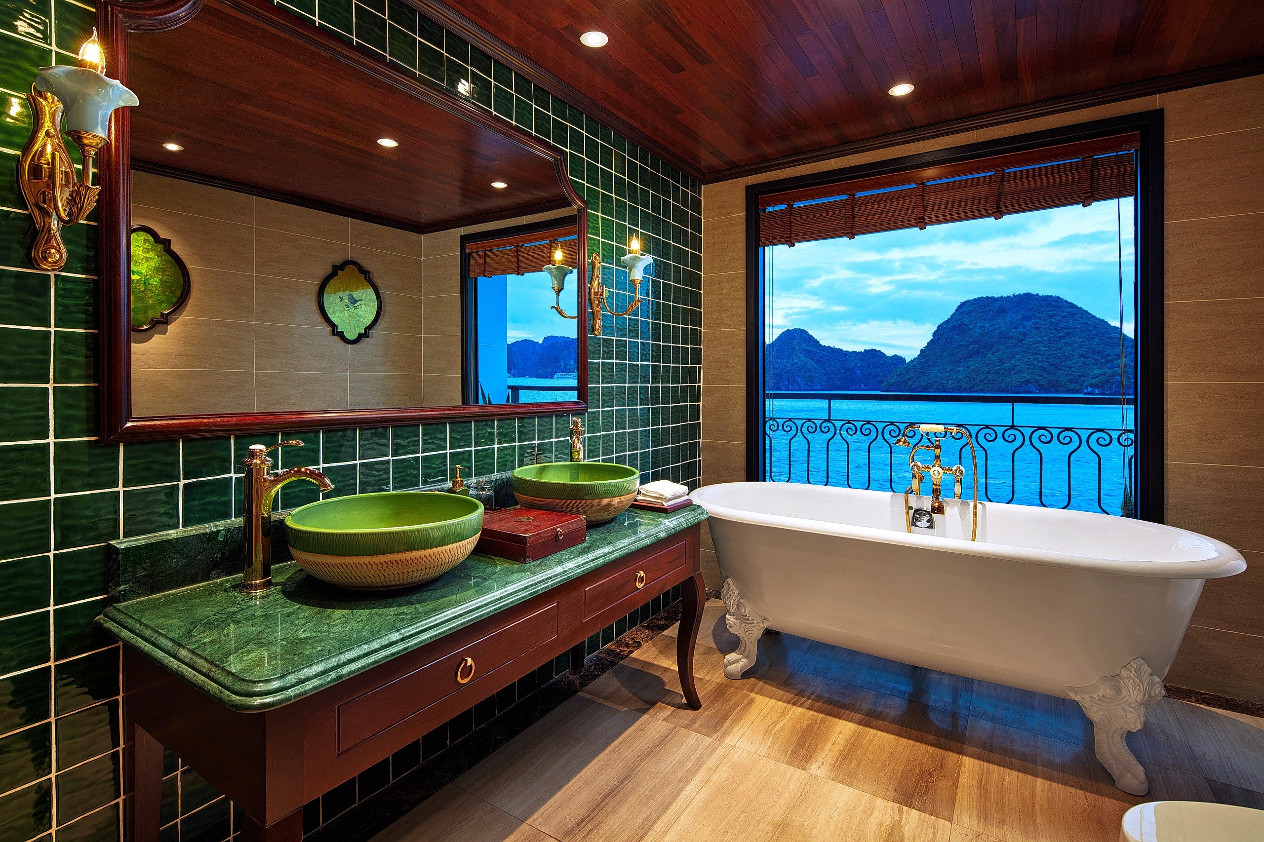 Suite with Balcony with Views